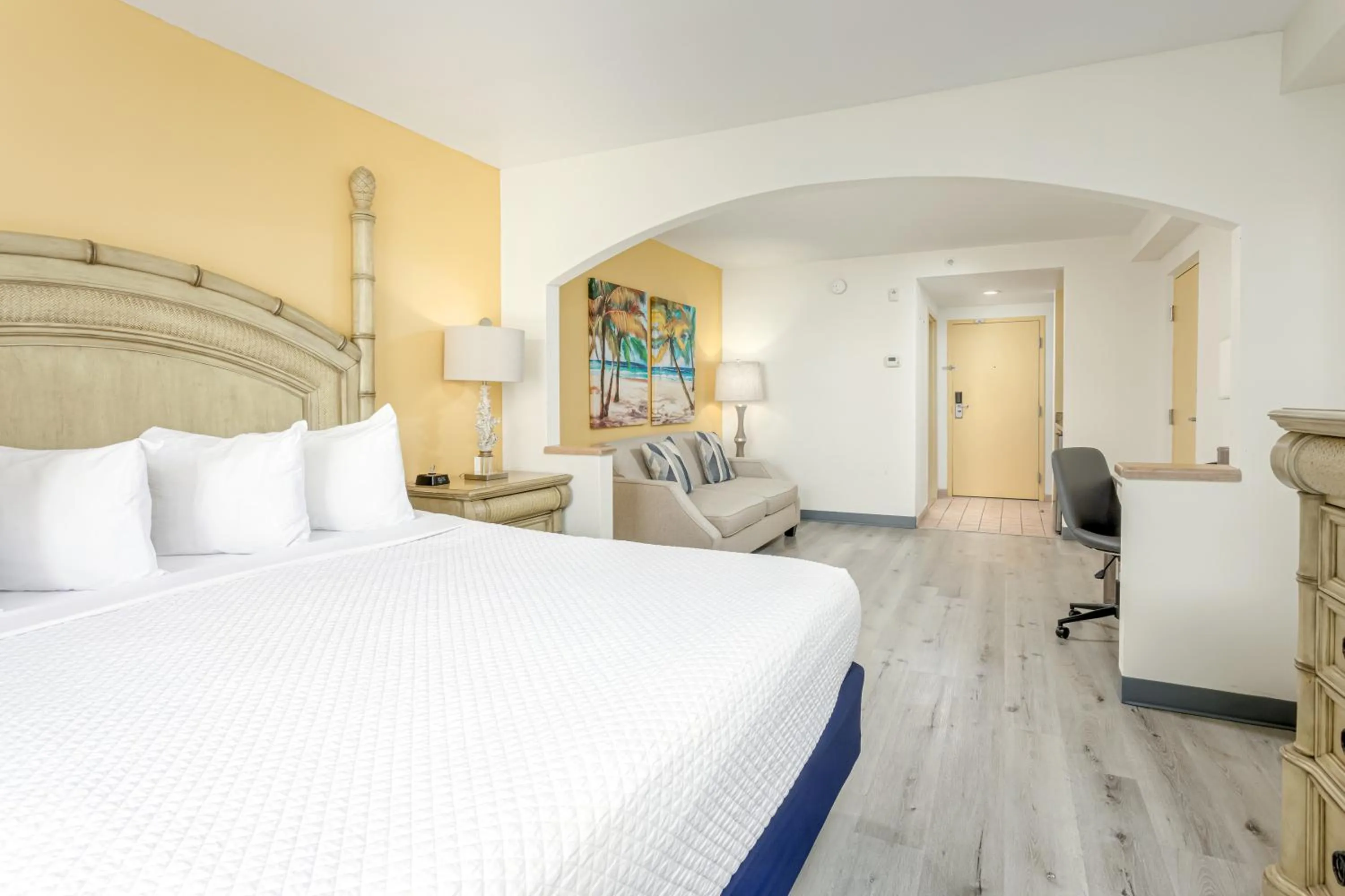 Bedroom, Bed in Hutchinson Island Hotel