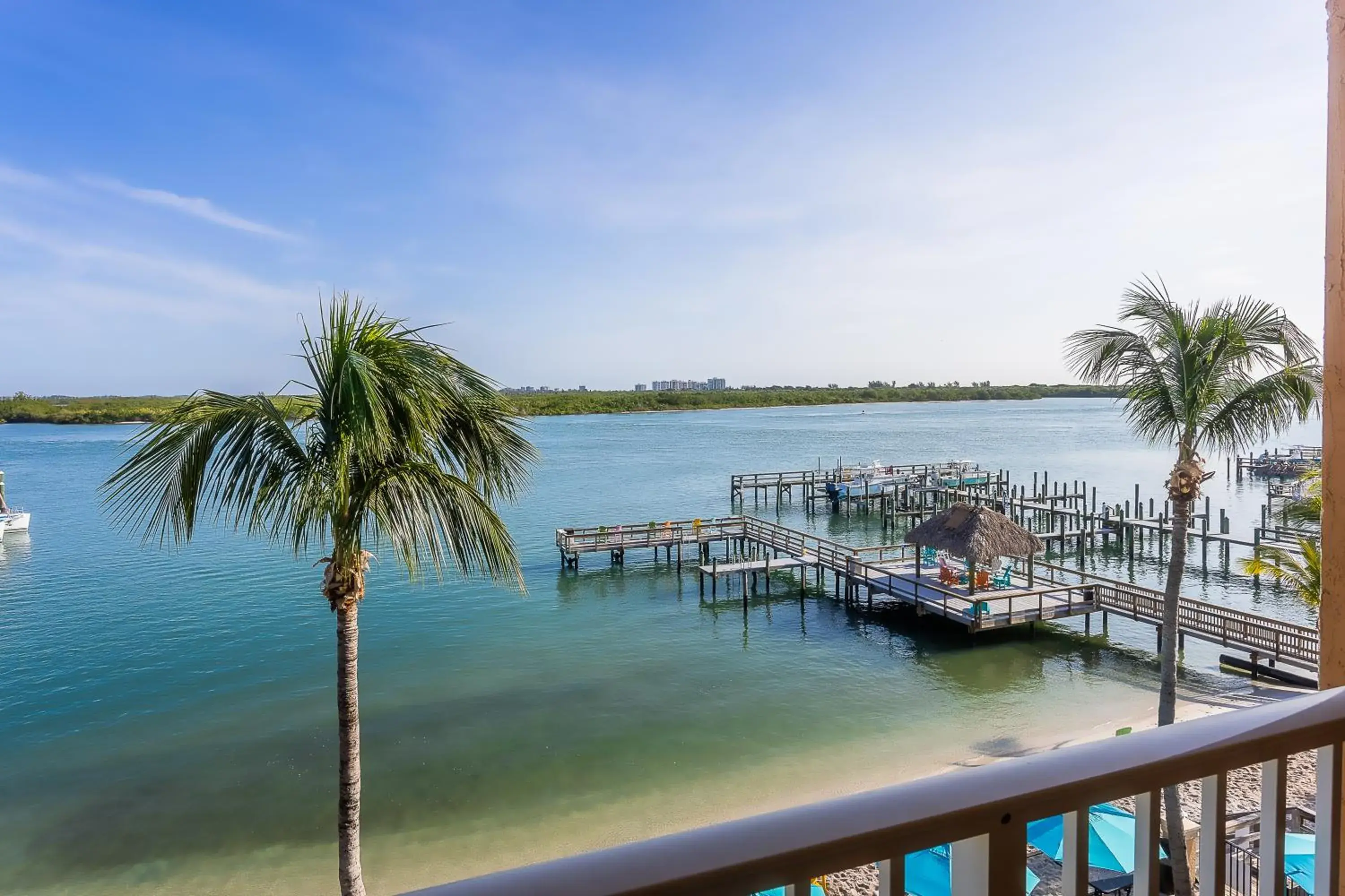 Deluxe King Suite in Hutchinson Island Hotel Deluxe King Suite in Hutchinson Island Hotel