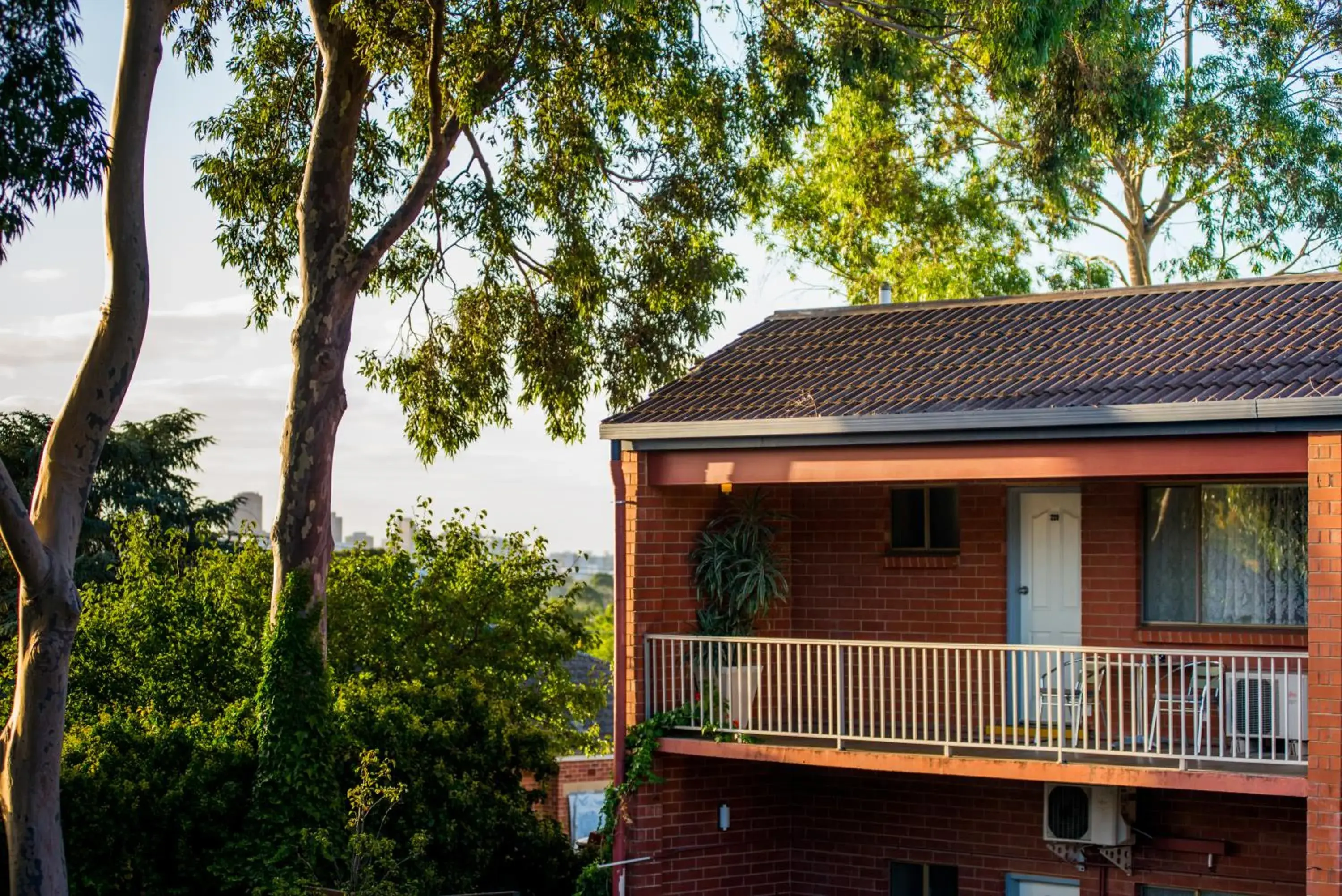 Property building in Adelaide Granada Motor Inn Property building in Adelaide Granada Motor Inn