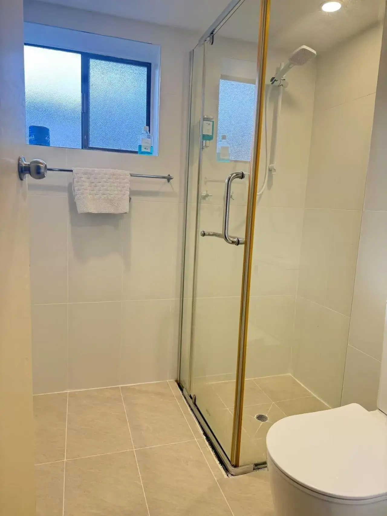 Bathroom in Adelaide Granada Motor Inn Bathroom in Adelaide Granada Motor Inn