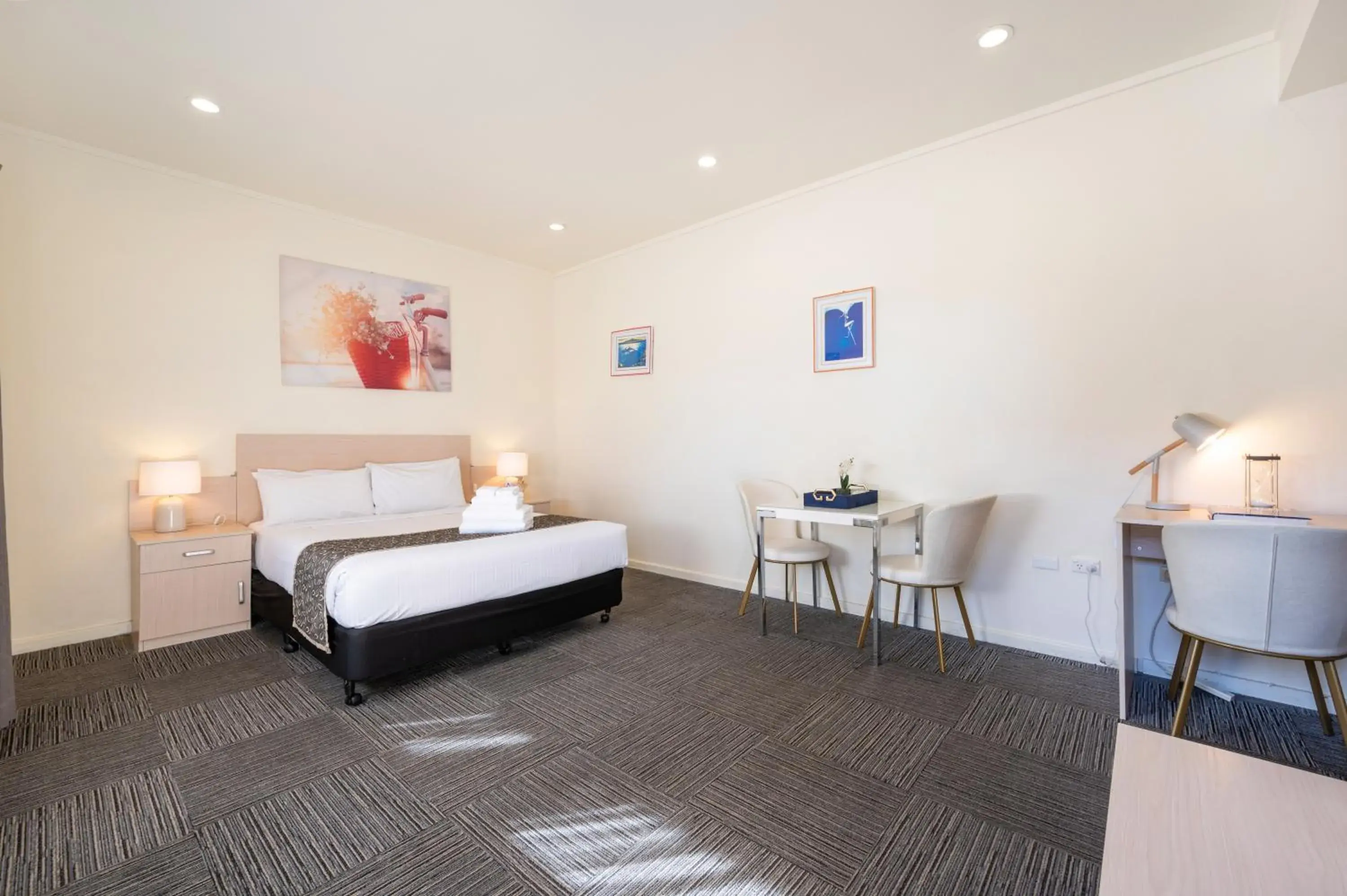 Photo of the whole room, Bed in Adelaide Granada Motor Inn Photo of the whole room, Bed in Adelaide Granada Motor Inn