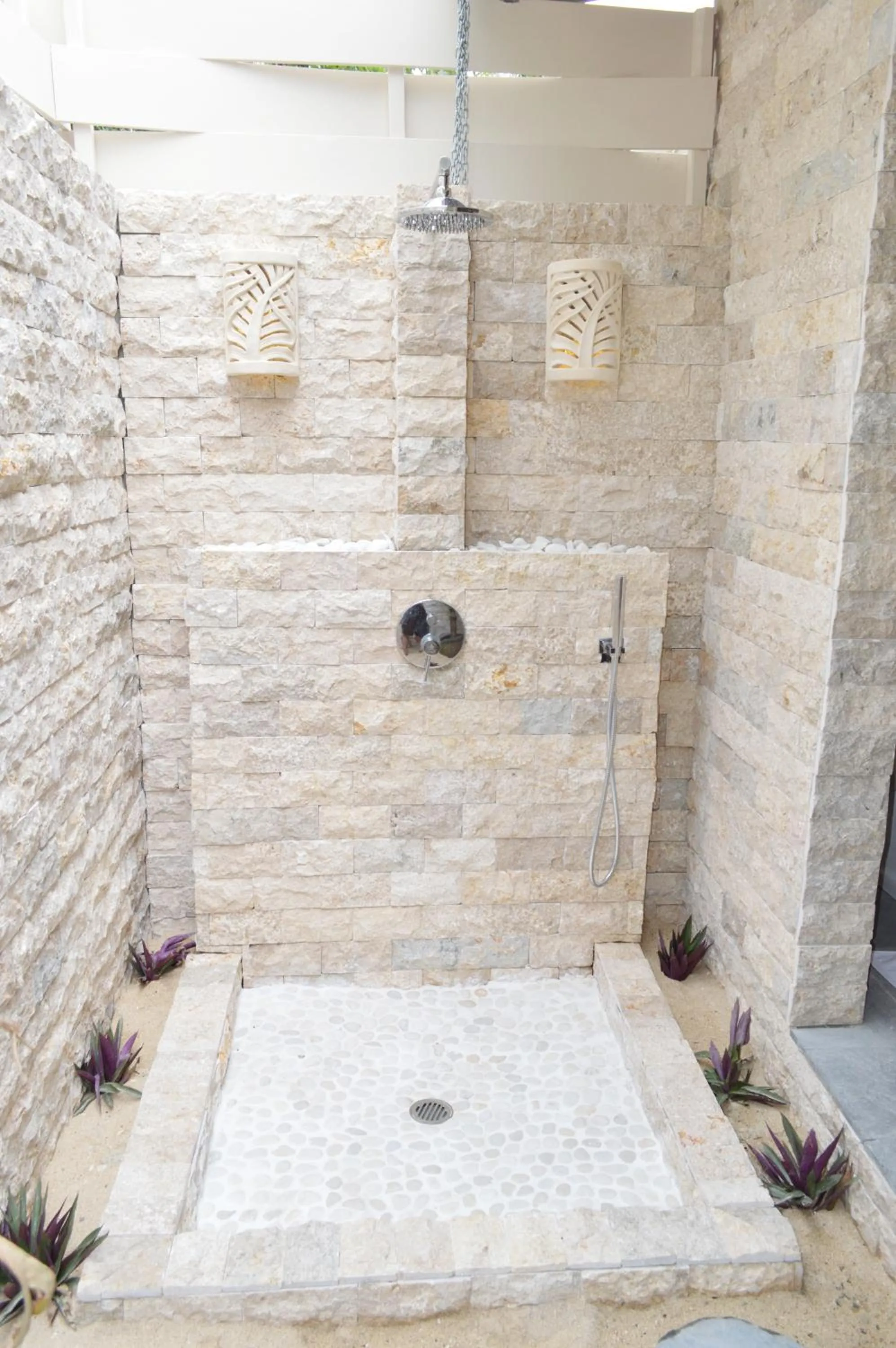 Shower in Mantaray Island Resort