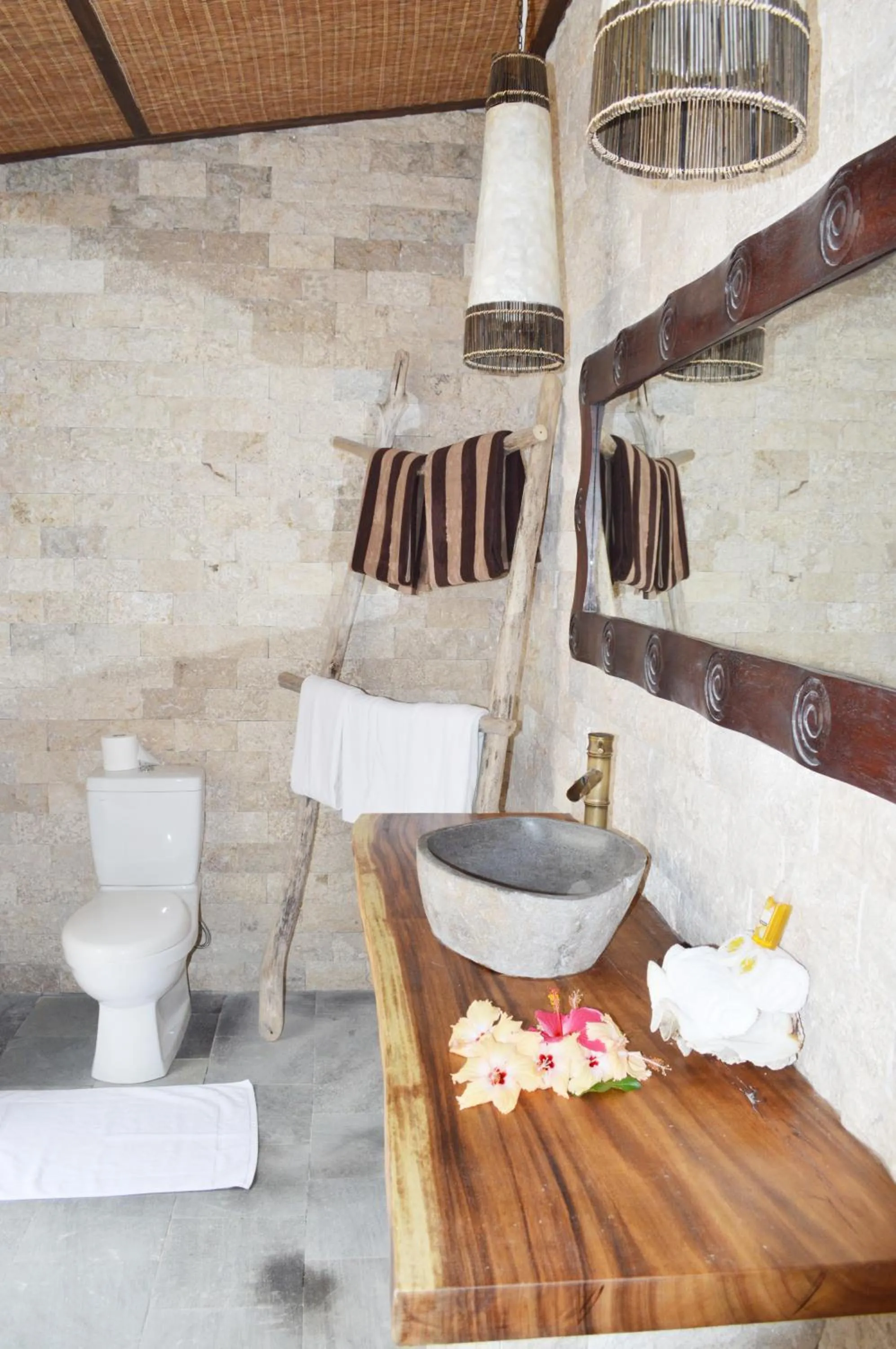 Bathroom in Mantaray Island Resort