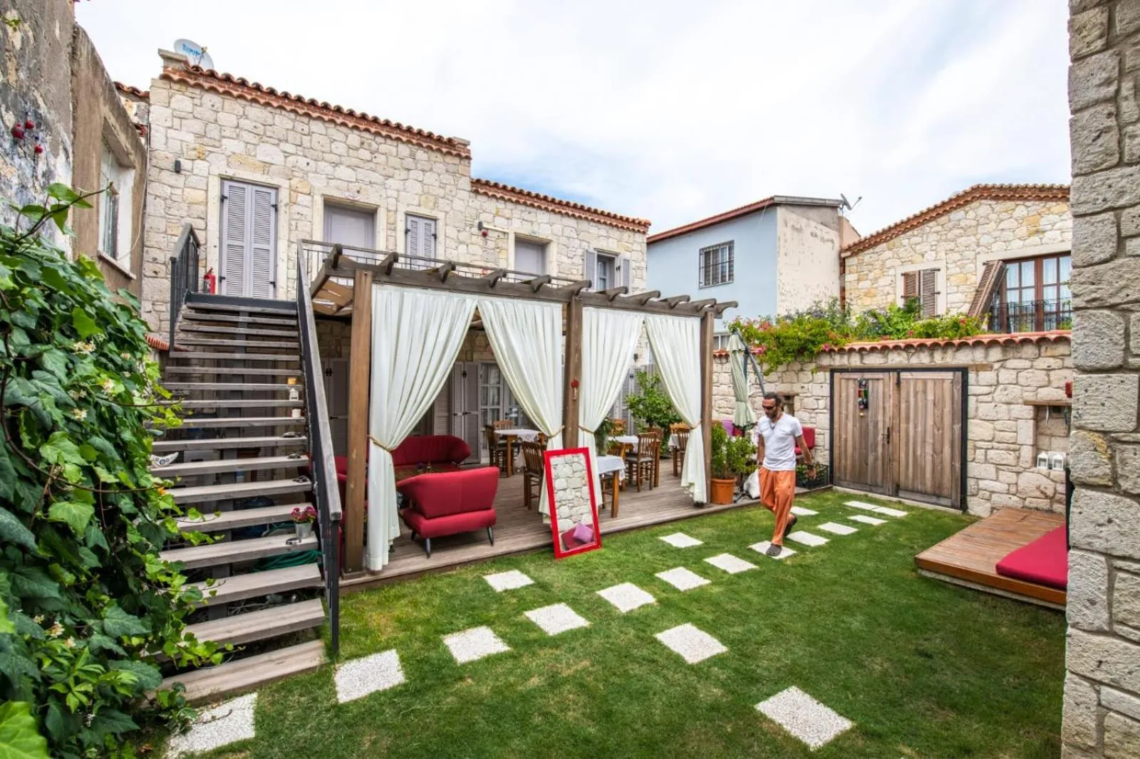 Property building in Çona Otel