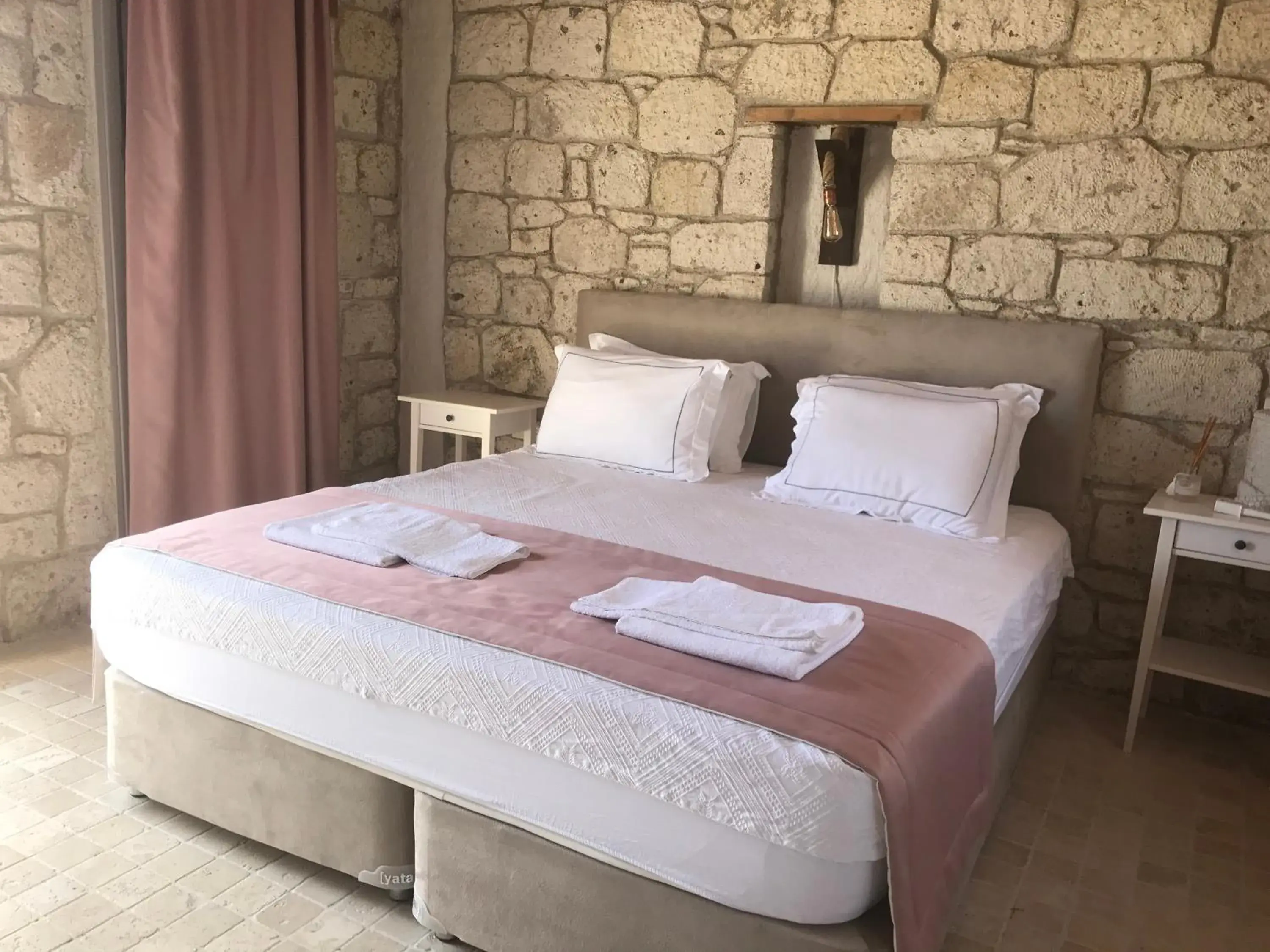 Deluxe Double Room (2 Adults + 1 Child) in Çona Butik Otel Deluxe Double Room (2 Adults + 1 Child) in Çona Butik Otel