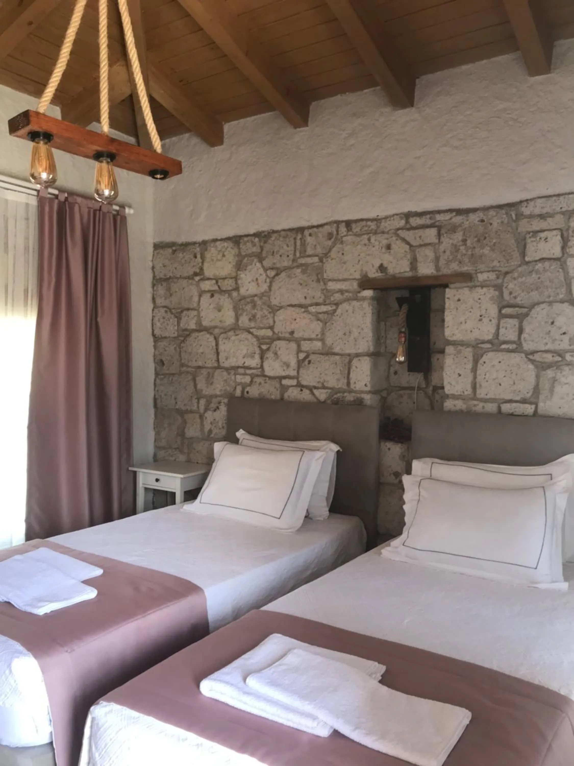 Bedroom in Çona Otel
