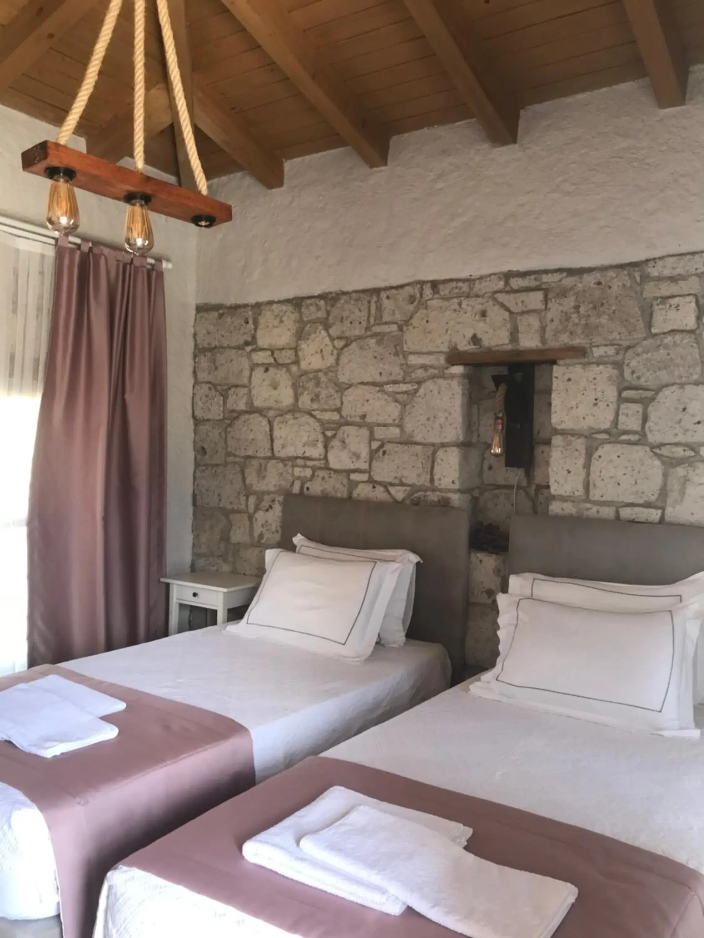 Deluxe Double Room (2 Adults + 1 Child) in Çona Otel Deluxe Double Room (2 Adults + 1 Child) in Çona Otel