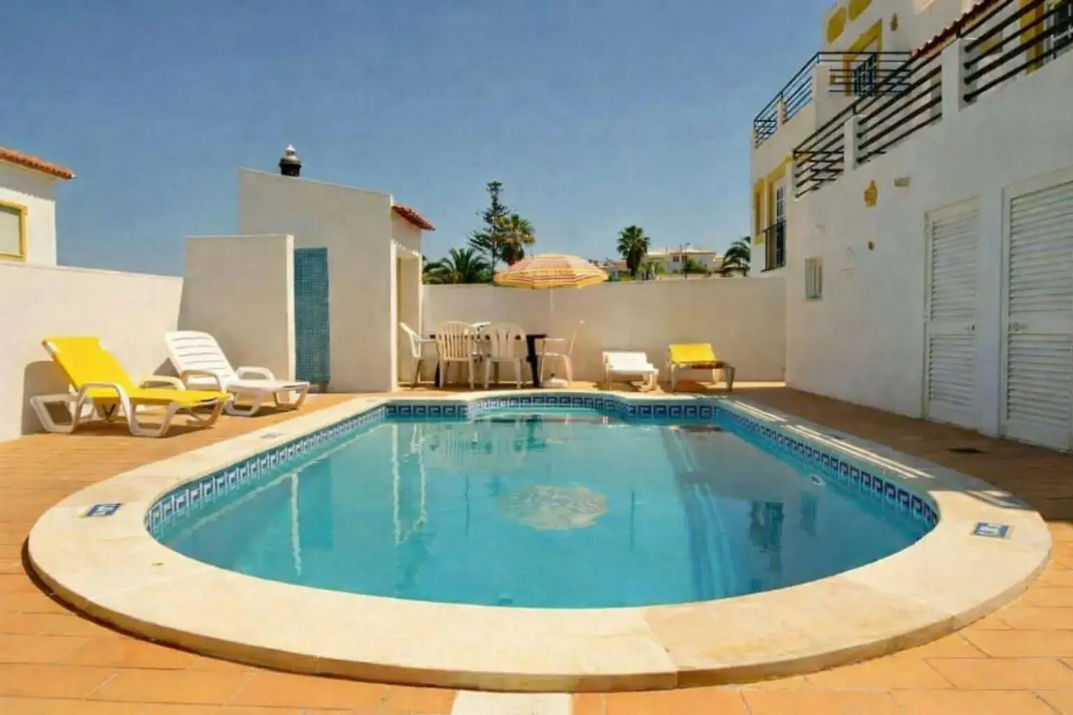 Villa V4 com Piscina Privada a 400 metros da Praia Villa V4 com Piscina Privada a 400 metros da Praia