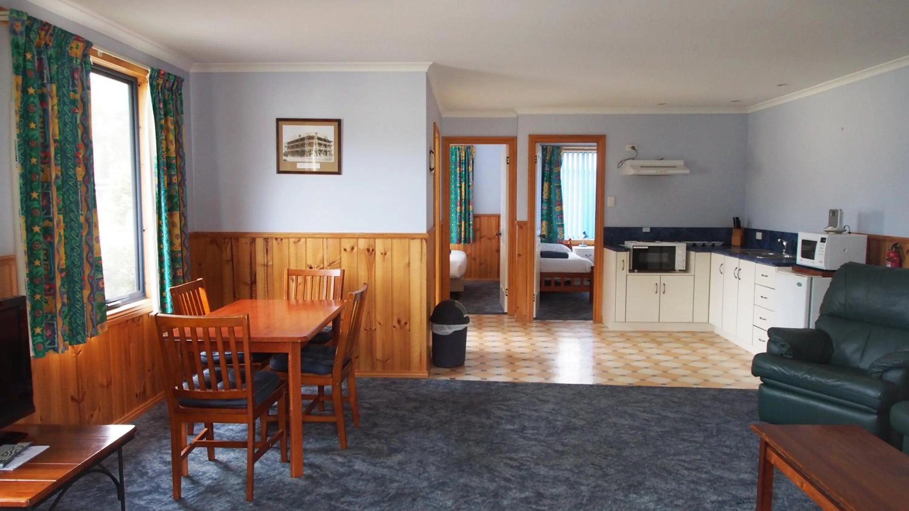 Kitchen or kitchenette in Strahan Retreat Holiday Park