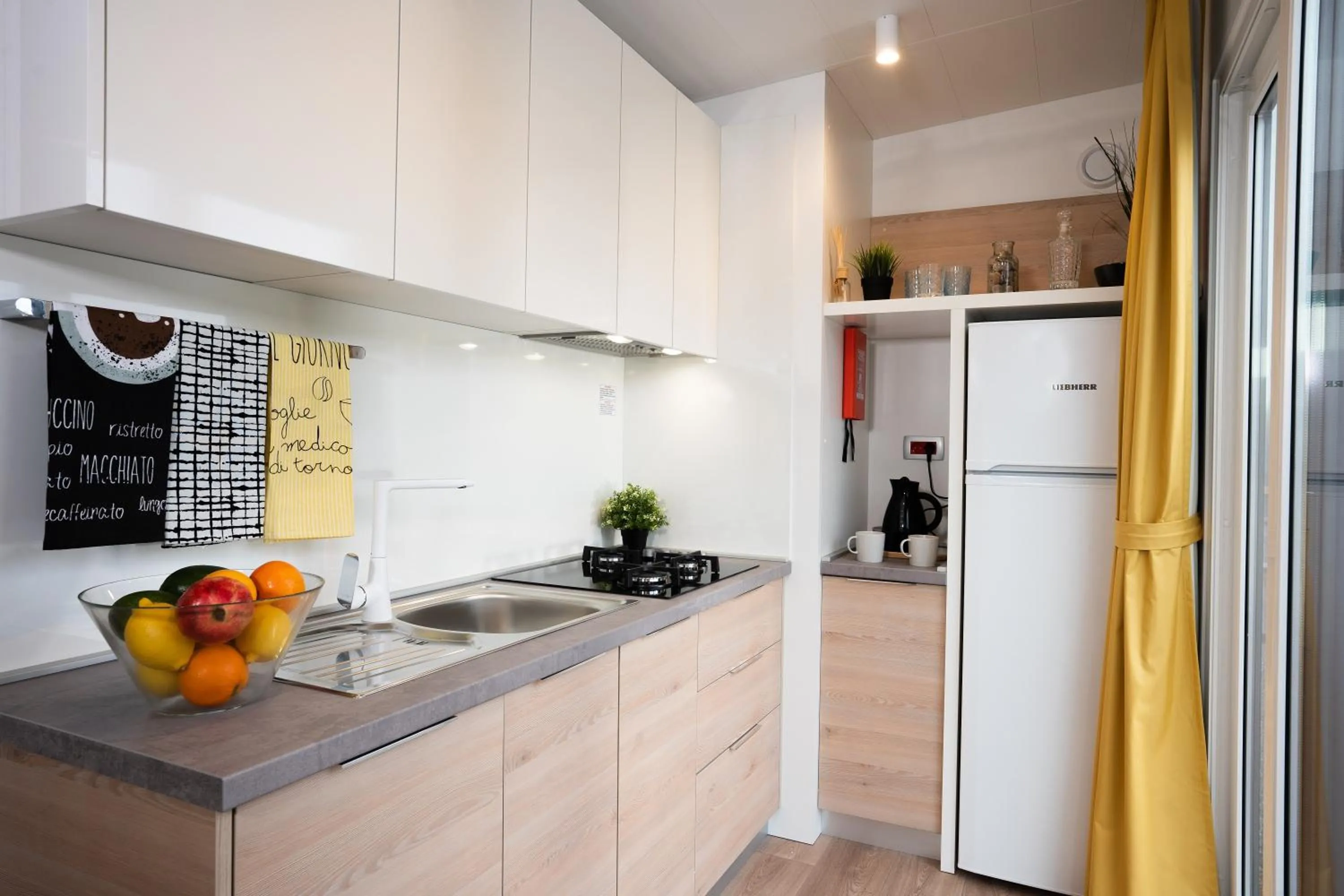 Kitchen or kitchenette in Lavanda Mobile Homes & Villas