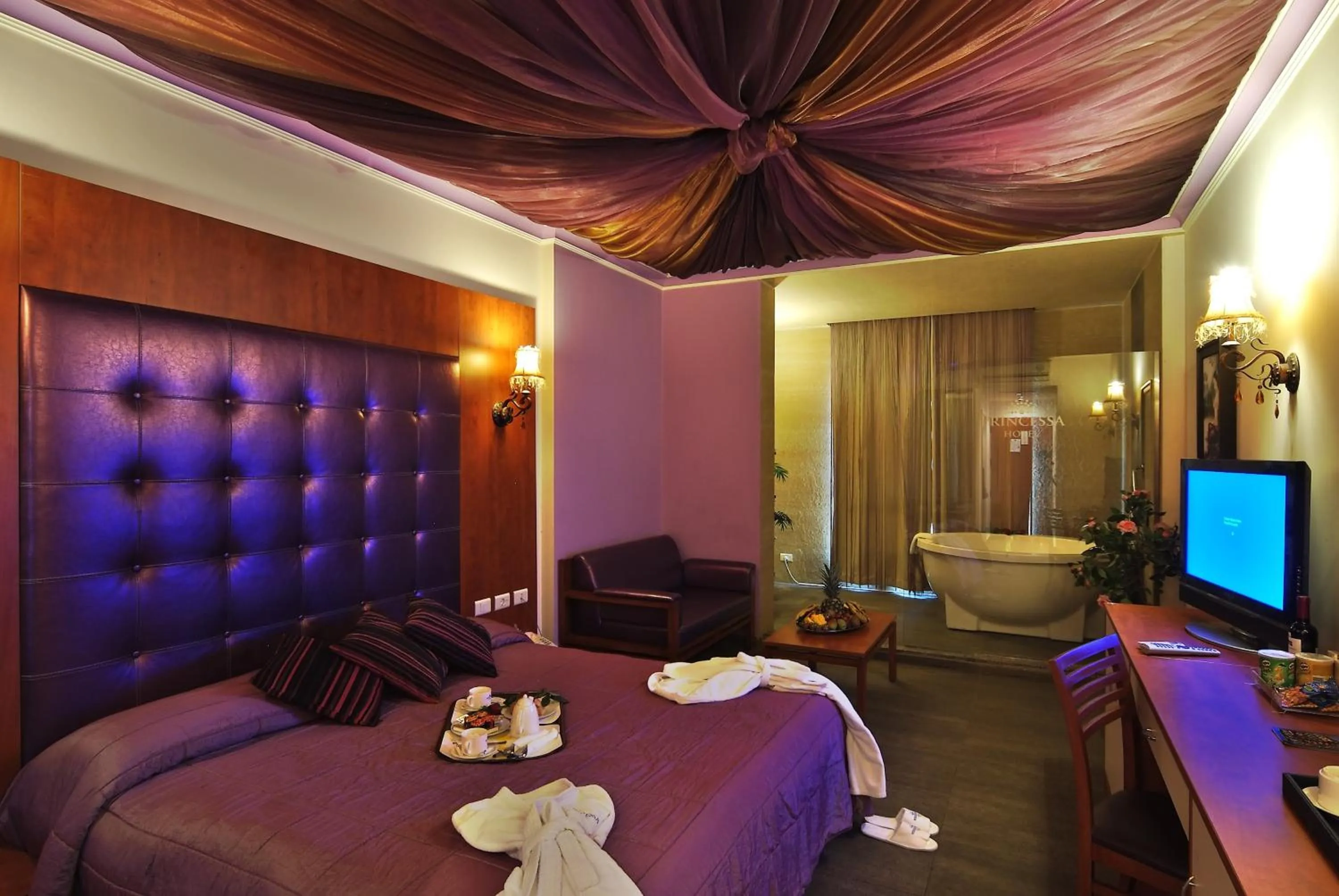 TV and multimedia, Bed in Princessa Hotel