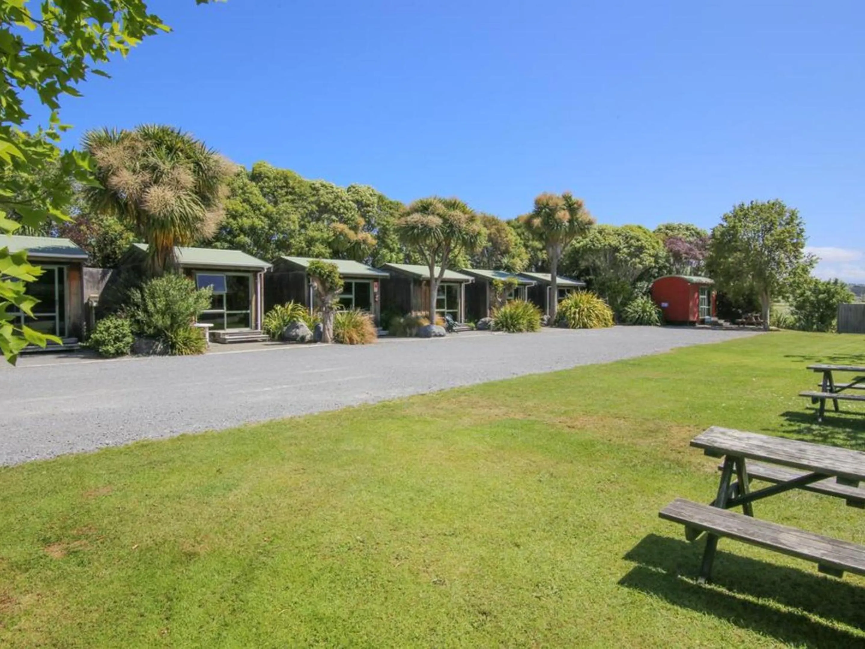 Property building in Alpine-Pacific Holiday Park