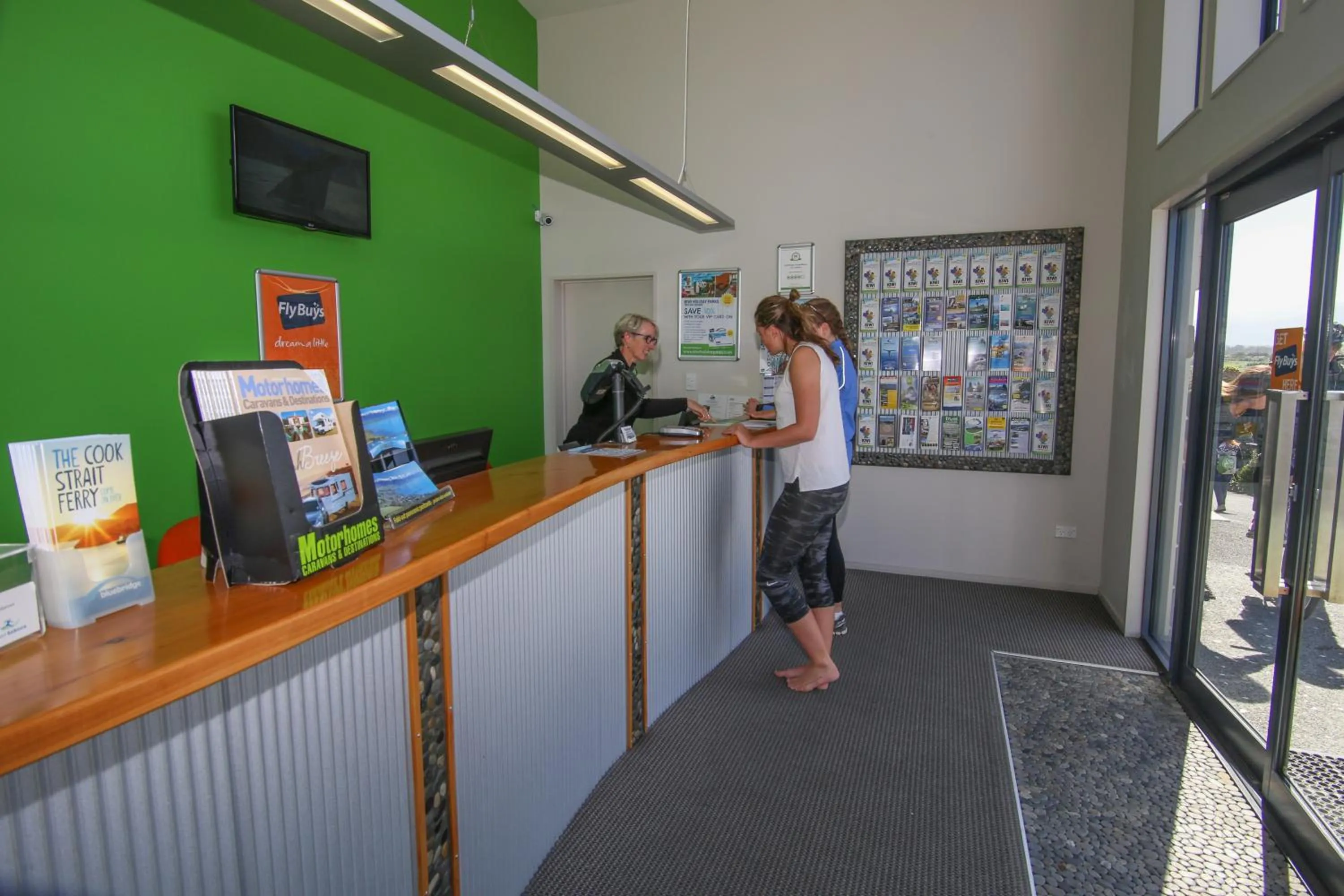 Facade/entrance in Alpine-Pacific Holiday Park