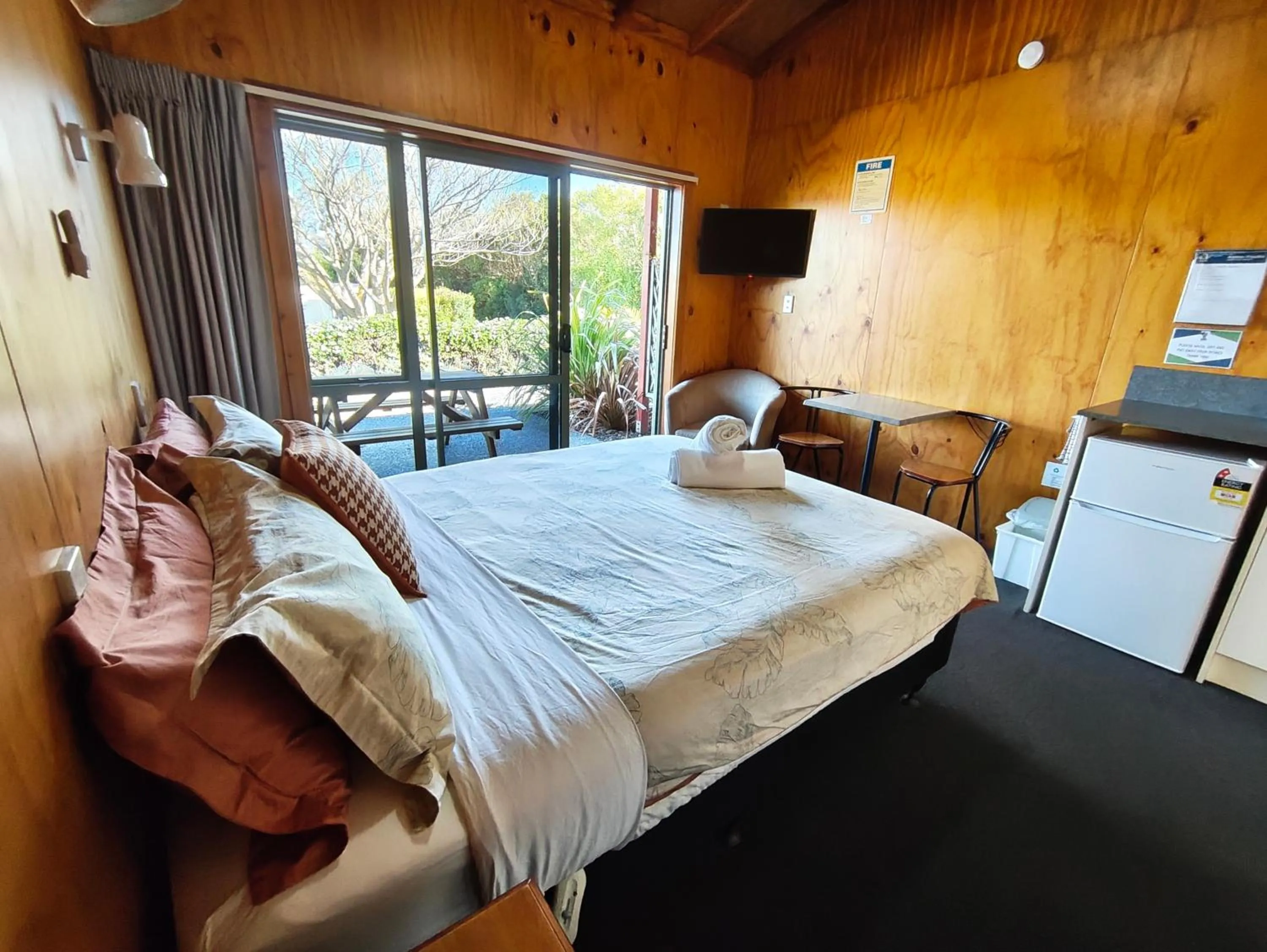 Bedroom, Bed in Alpine-Pacific Holiday Park