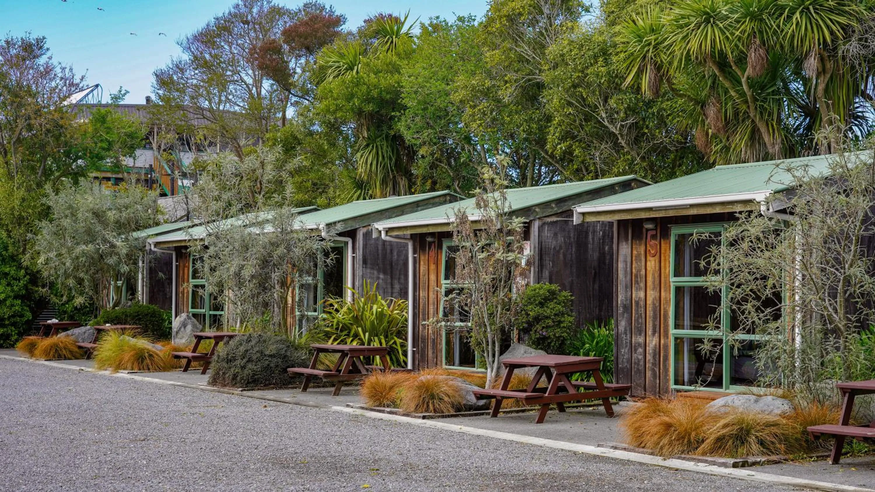 Property building in Alpine-Pacific Holiday Park