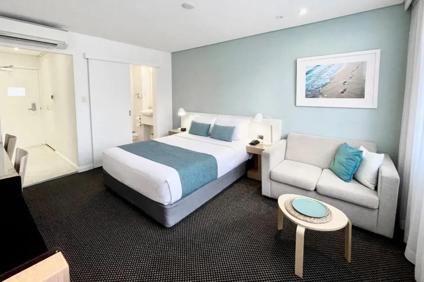 Deluxe Queen Studio in Coogee Sands Hotel & Apartments Deluxe Queen Studio in Coogee Sands Hotel & Apartments