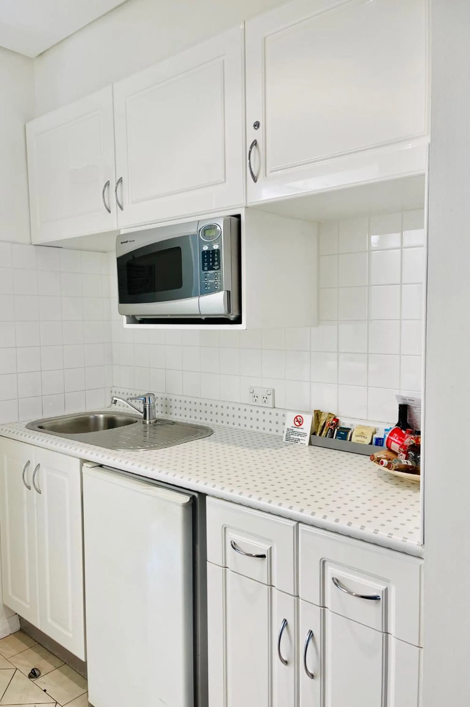 Kitchen or kitchenette in Coogee Sands Hotel & Apartments