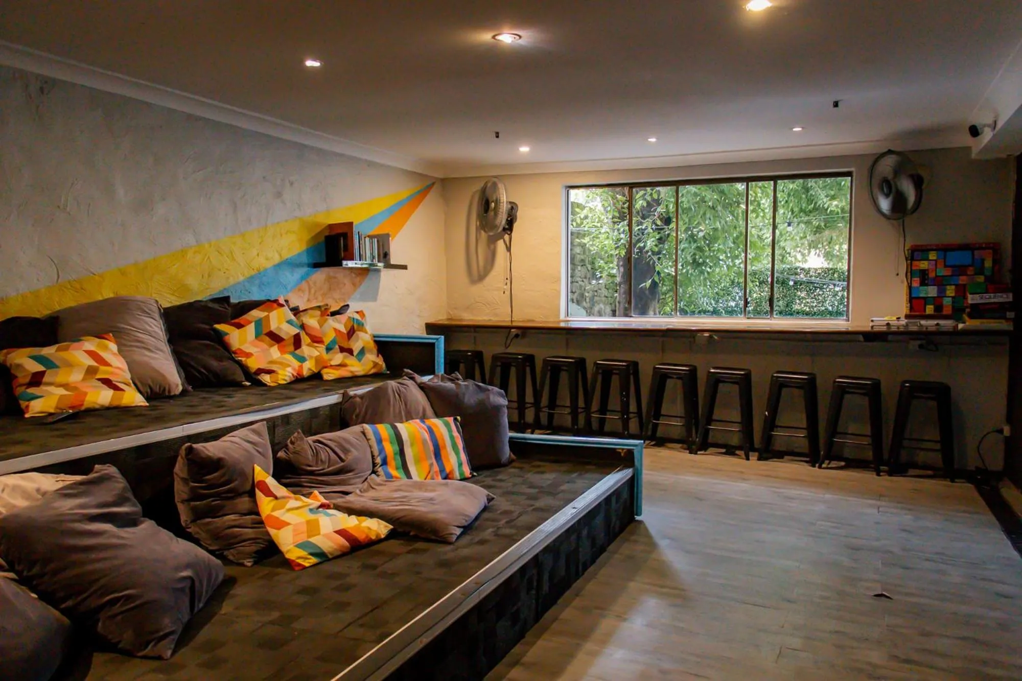 Communal lounge/ TV room in Summer House Kings Cross