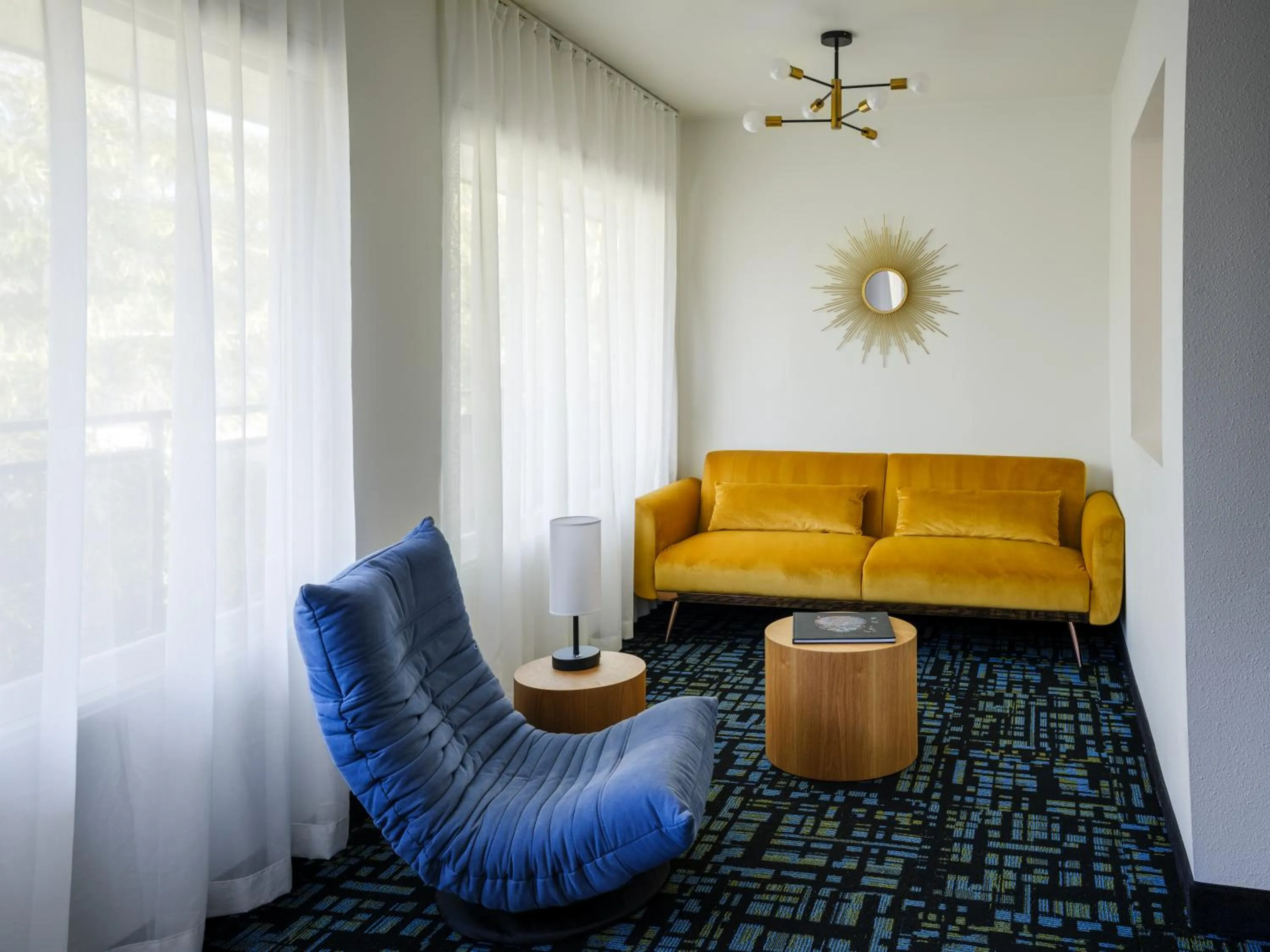 Deluxe King Room in Jupiter Hotel