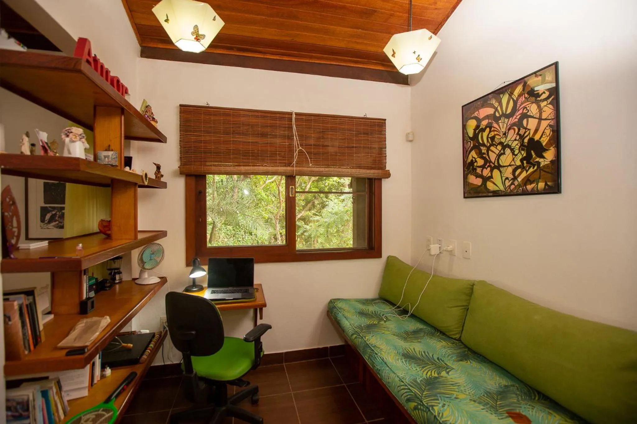 Library in Recanto dos Pássaros Zen Apartamentos em meio de Natureza