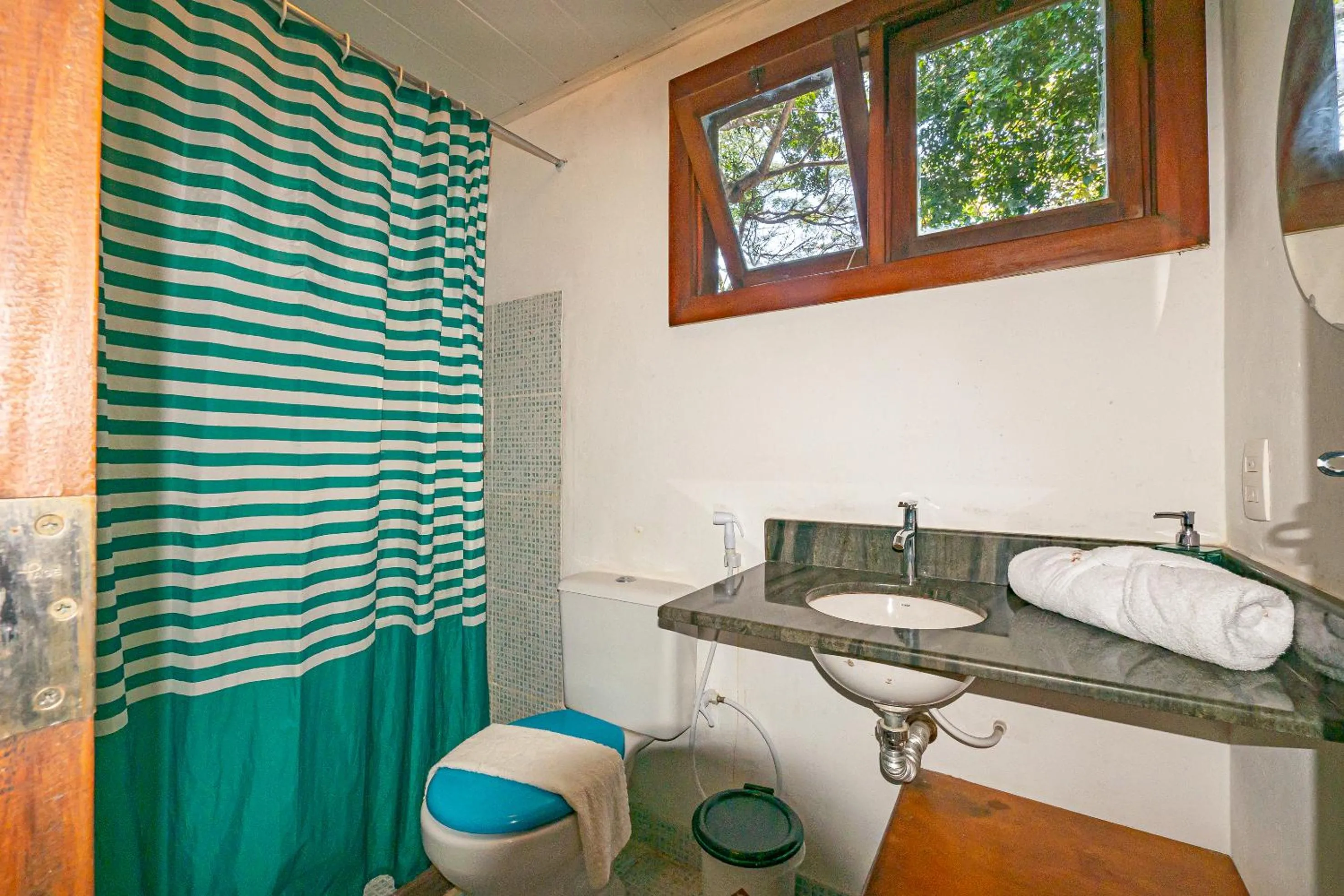 Toilet in Recanto dos Pássaros Zen Apartamentos em meio de Natureza