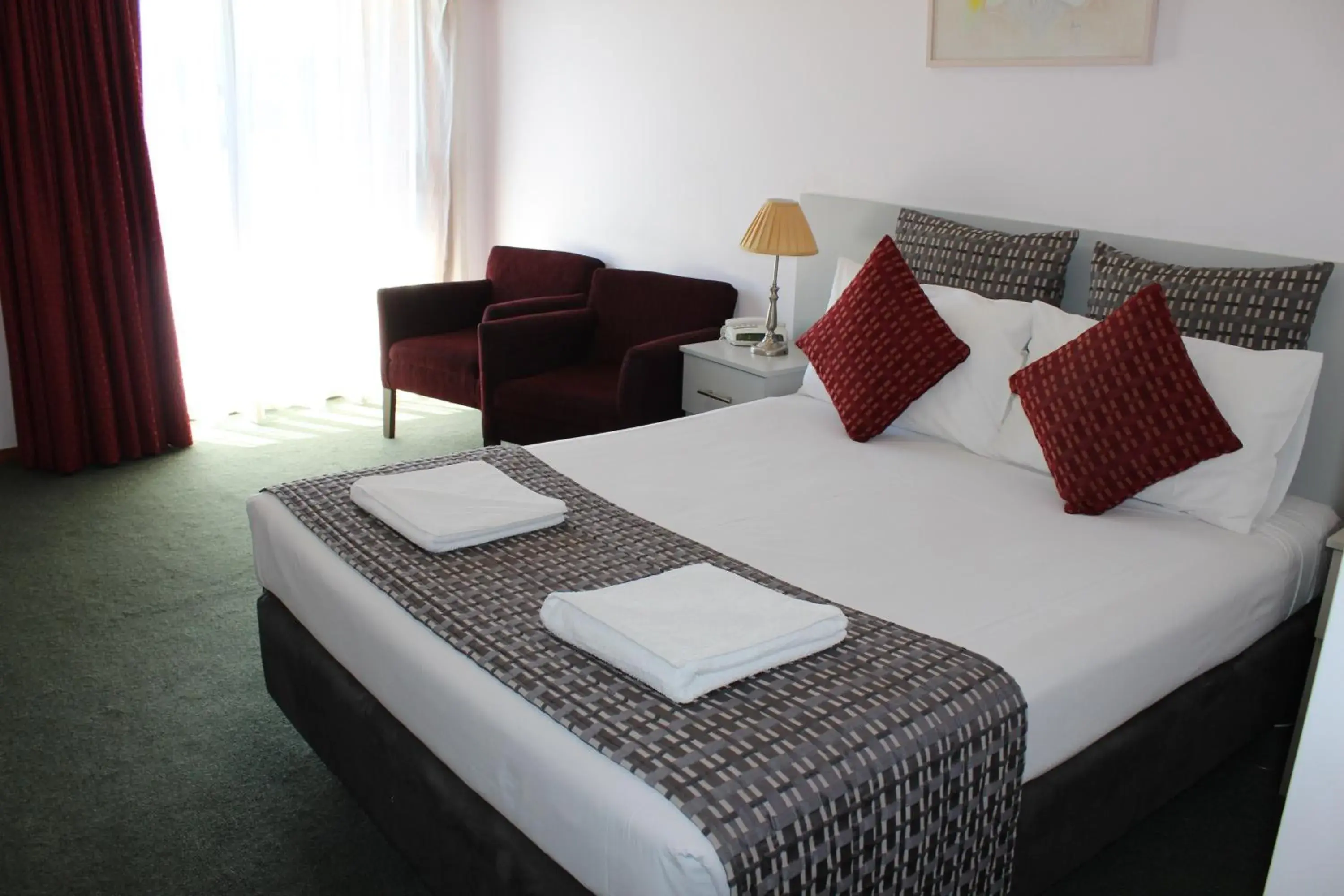 Queen Room in Hume Villa Motor Inn UNDER NEW MANAGEMENT Queen Room in Hume Villa Motor Inn UNDER NEW MANAGEMENT