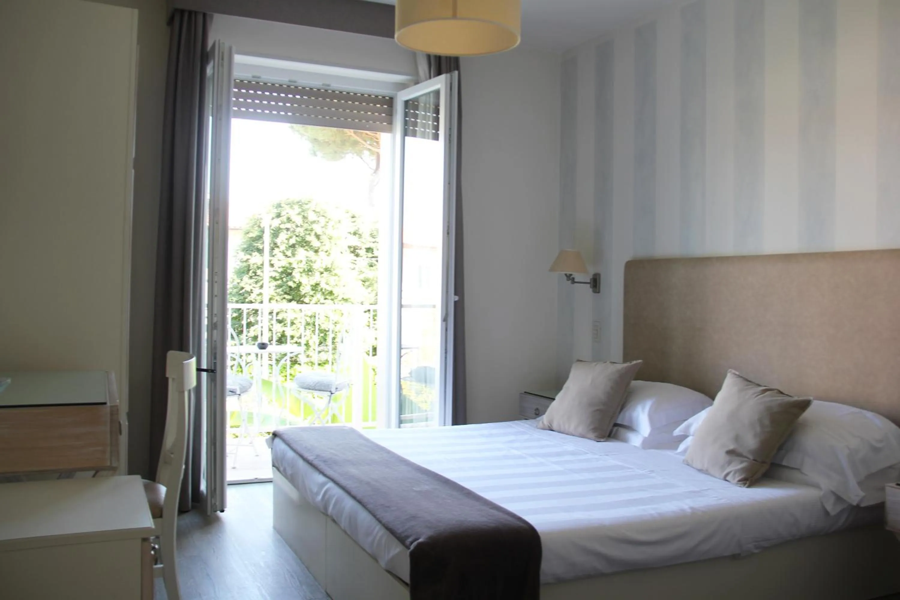 Balcony/Terrace, Bed in Hotel Bijou