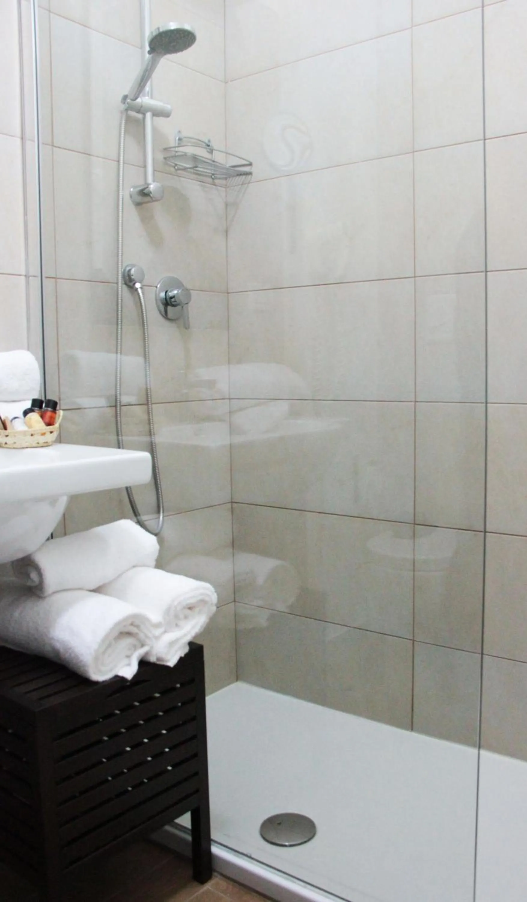 Shower in Hotel Bijou