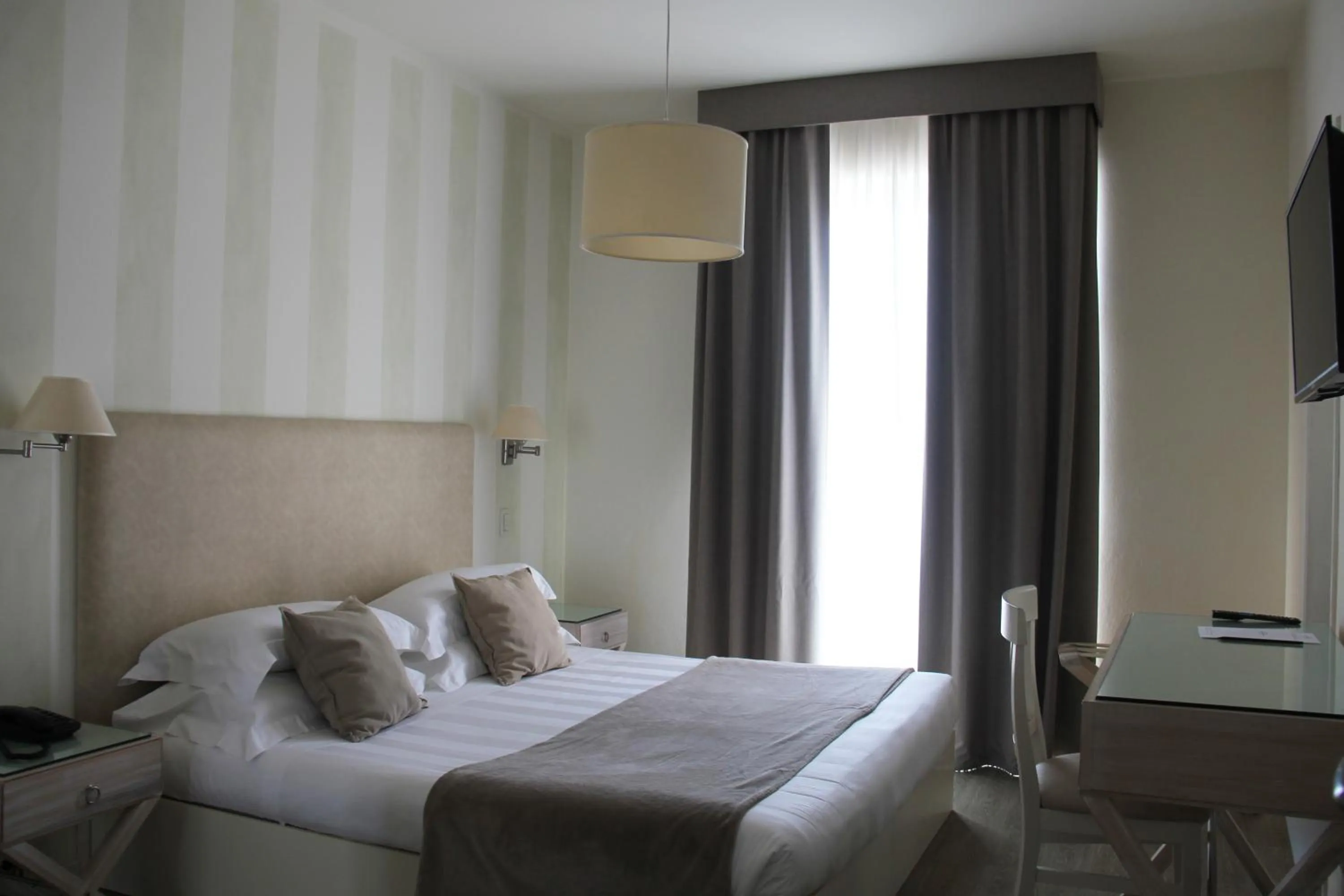 Photo of the whole room, Bed in Hotel Bijou