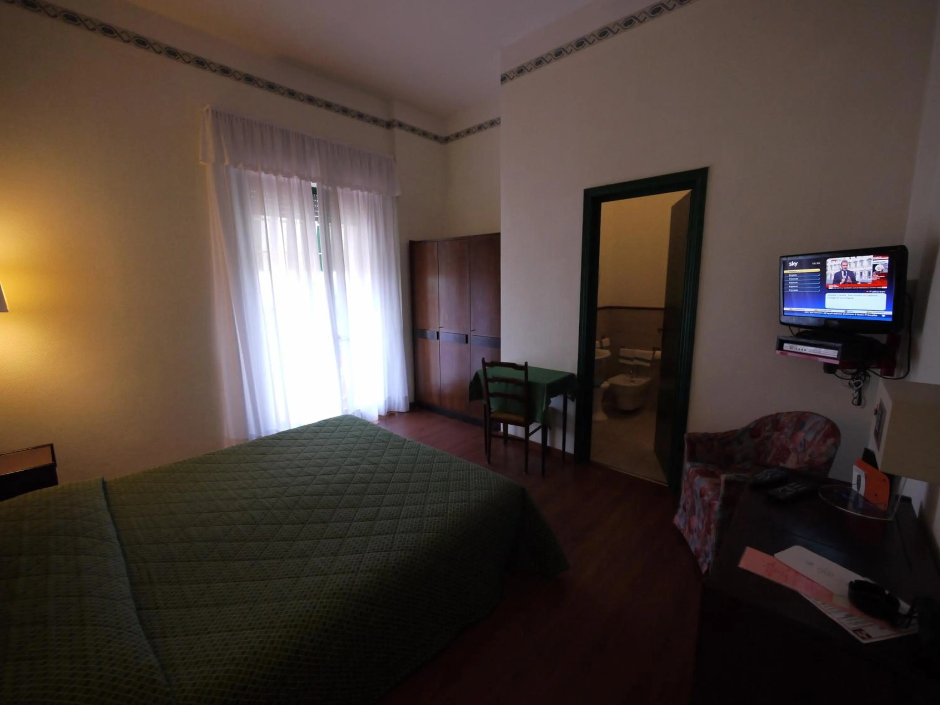 TV and multimedia, Bed in Hotel Piccadilly