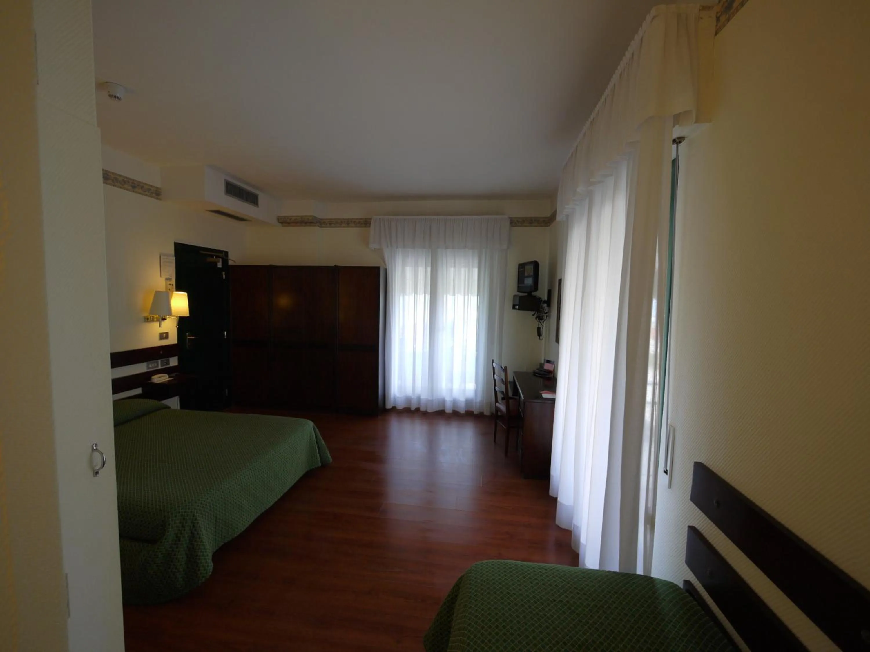 Bedroom, Bed in Hotel Piccadilly