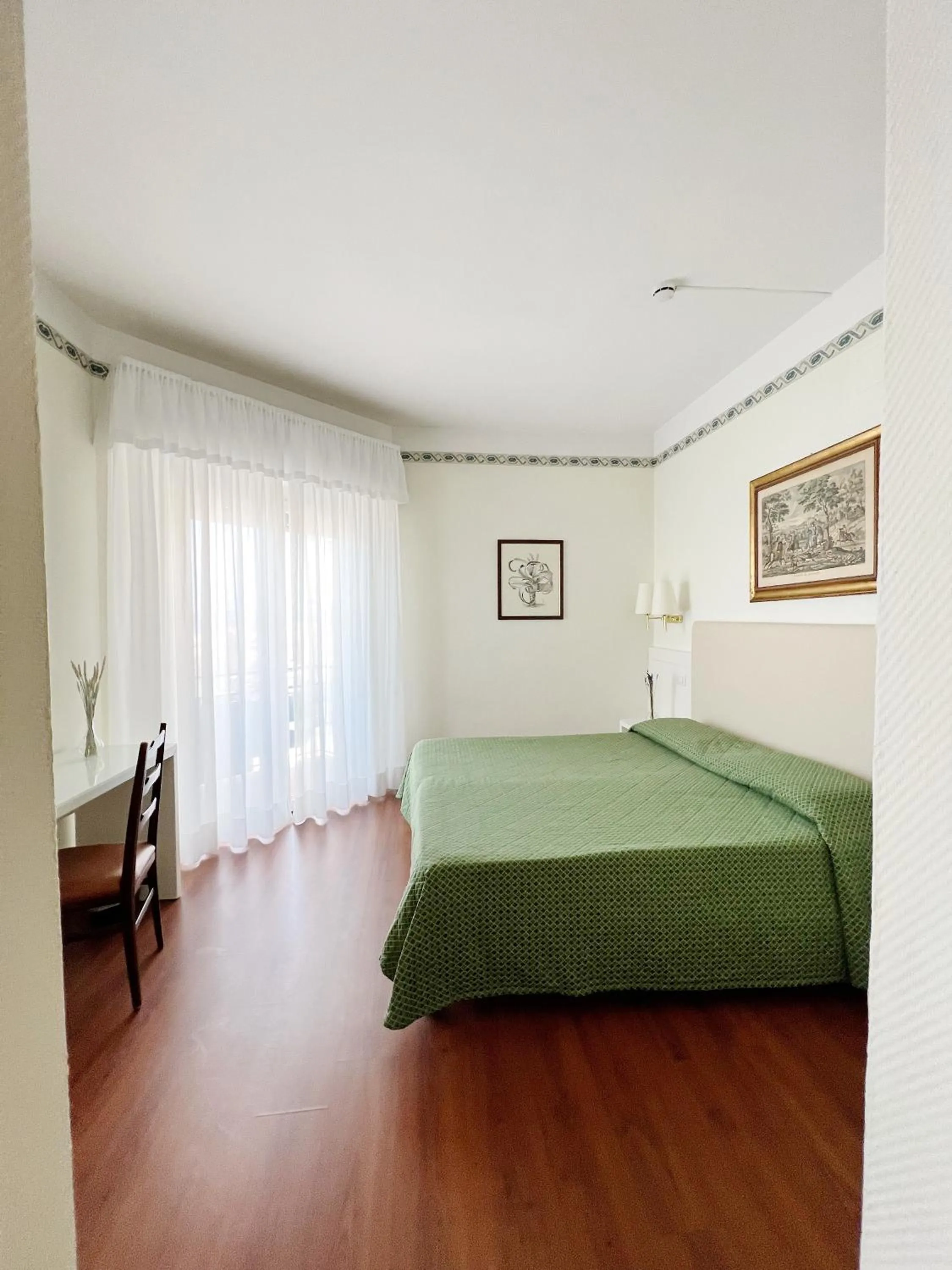 Bedroom, Bed in Hotel Piccadilly