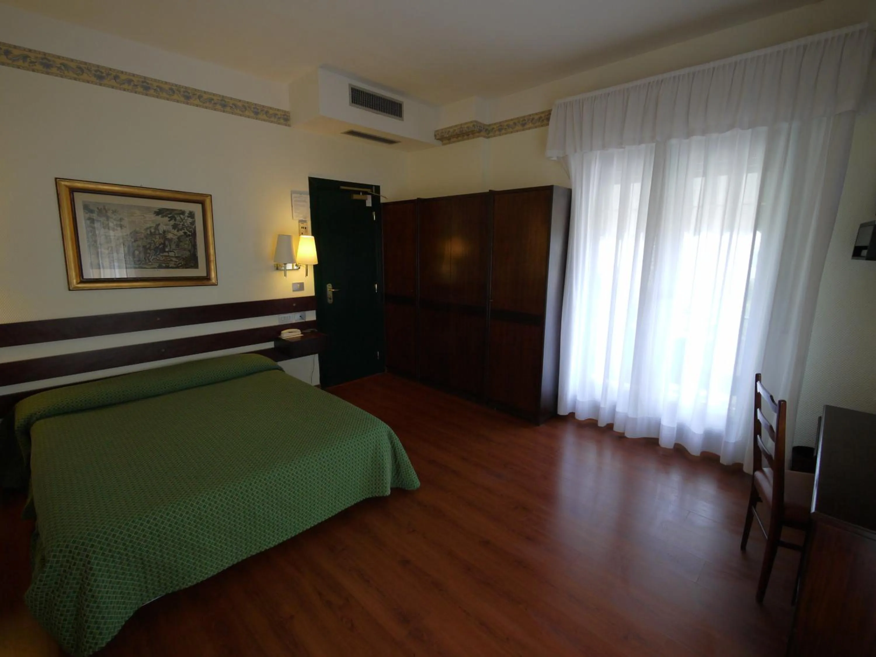 Bedroom, Bed in Hotel Piccadilly