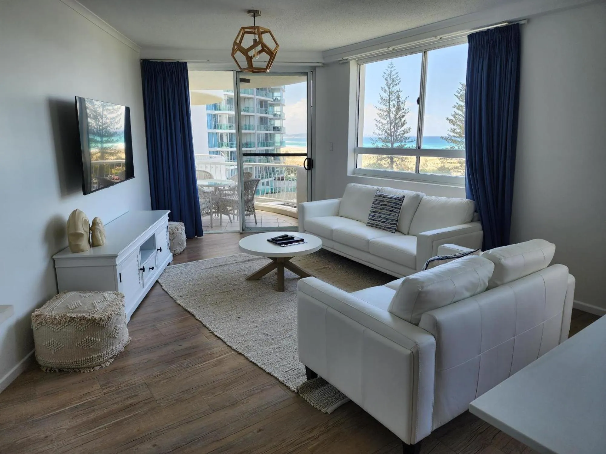 TV and multimedia in Kirra Beach Apartments