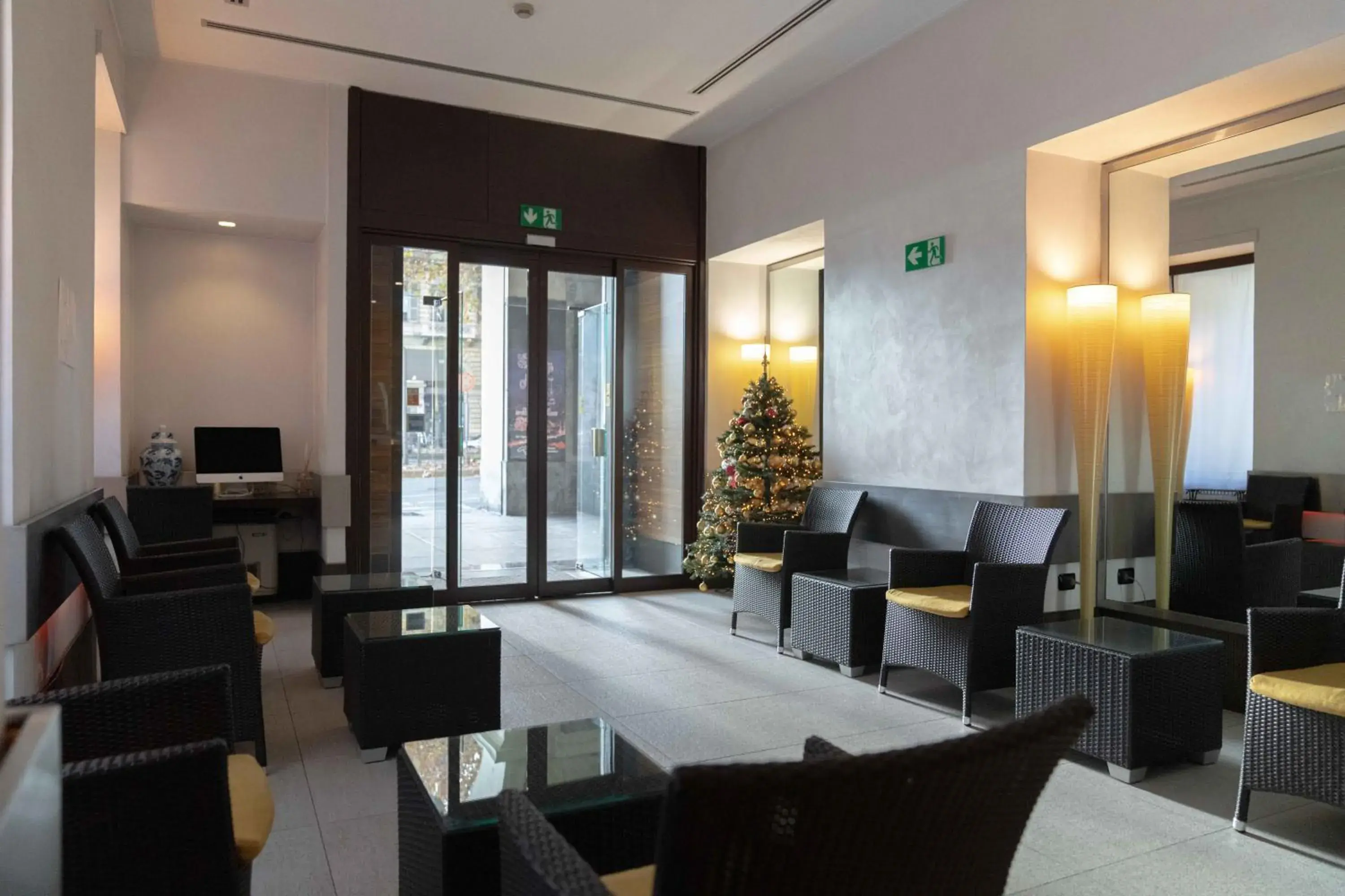 Communal lounge/ TV room in Hotel Bologna Communal lounge/ TV room in Hotel Bologna