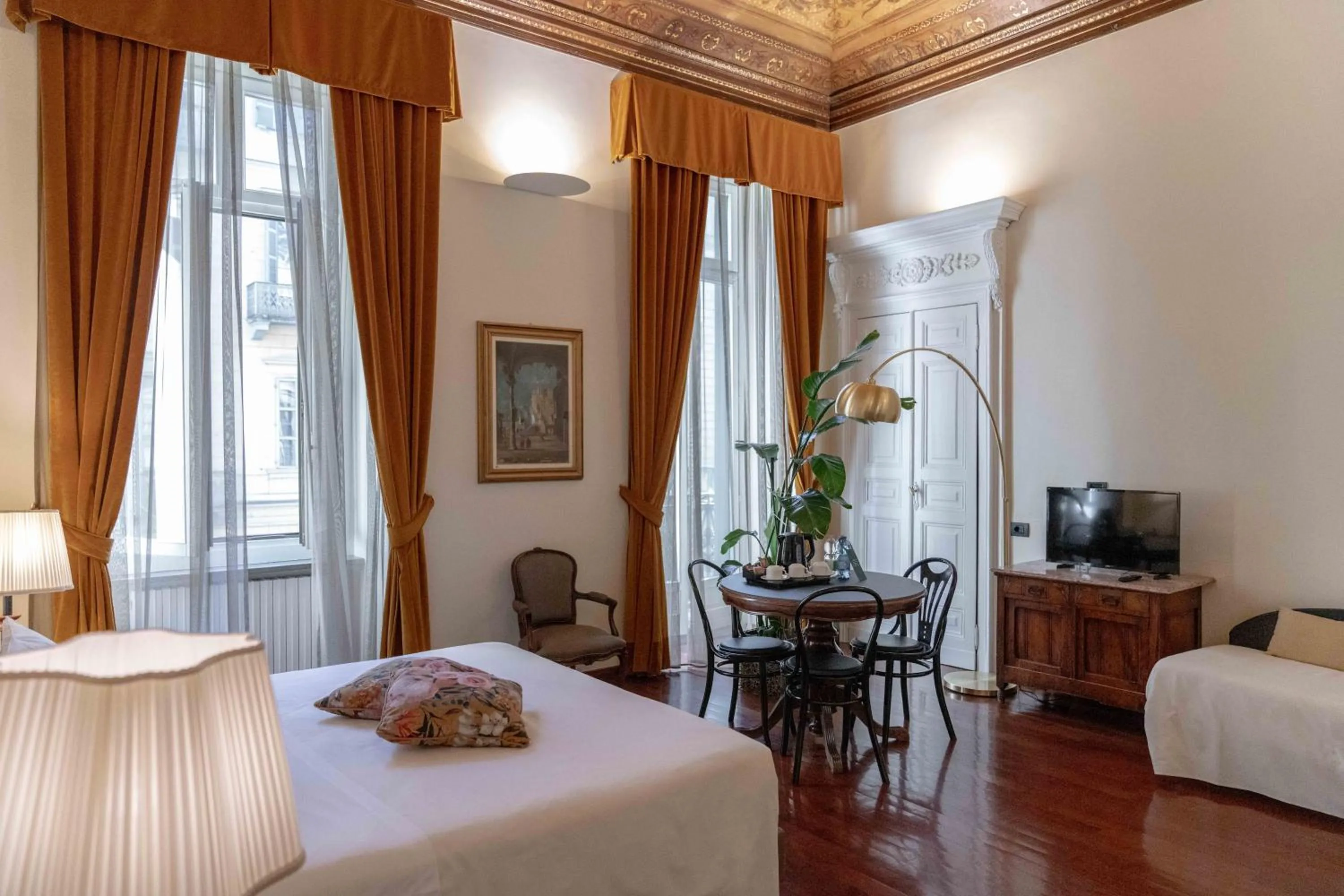 Photo of the whole room, Bed in Hotel Bologna