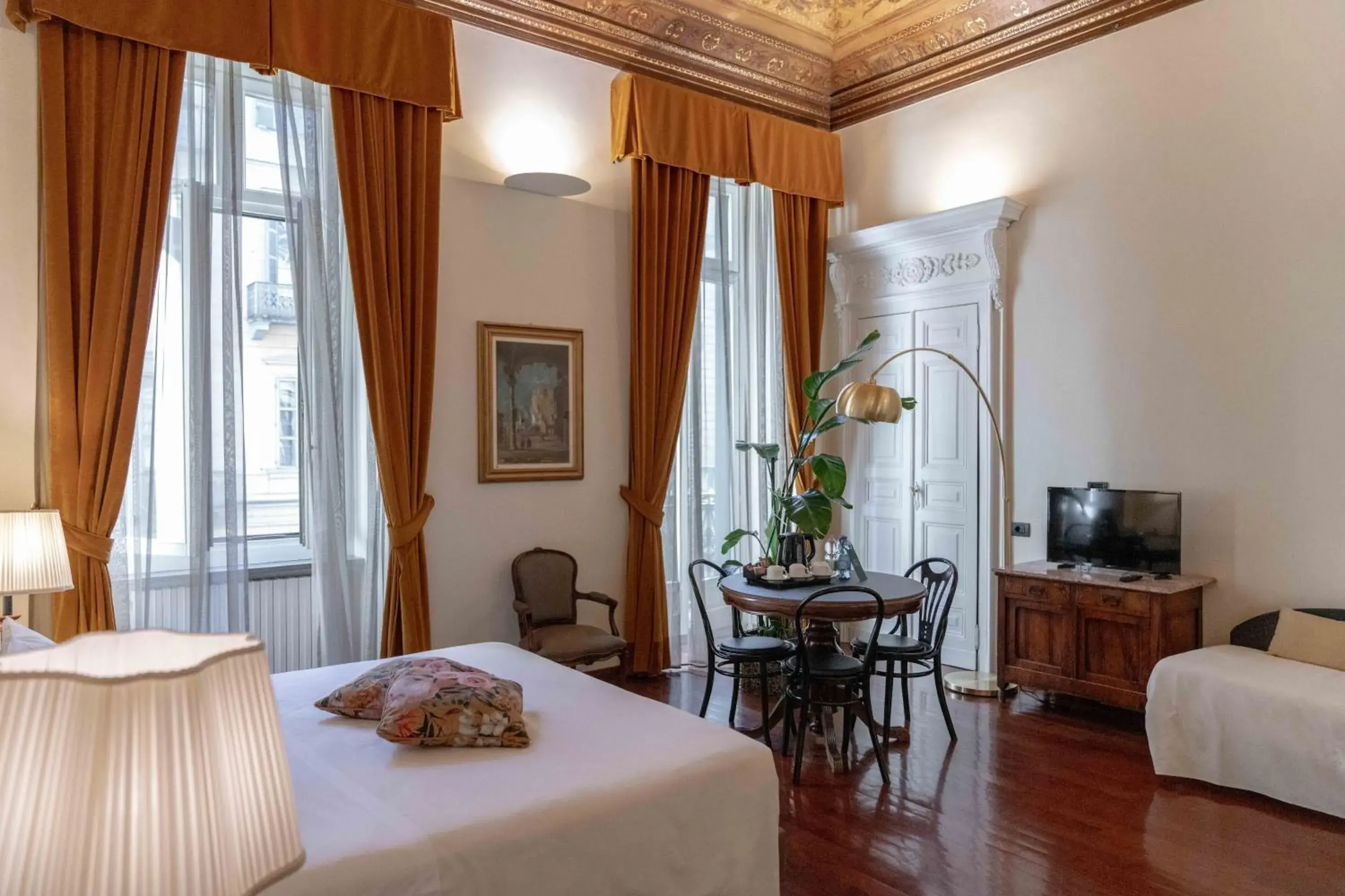 Photo of the whole room, Bed in Hotel Bologna Photo of the whole room, Bed in Hotel Bologna