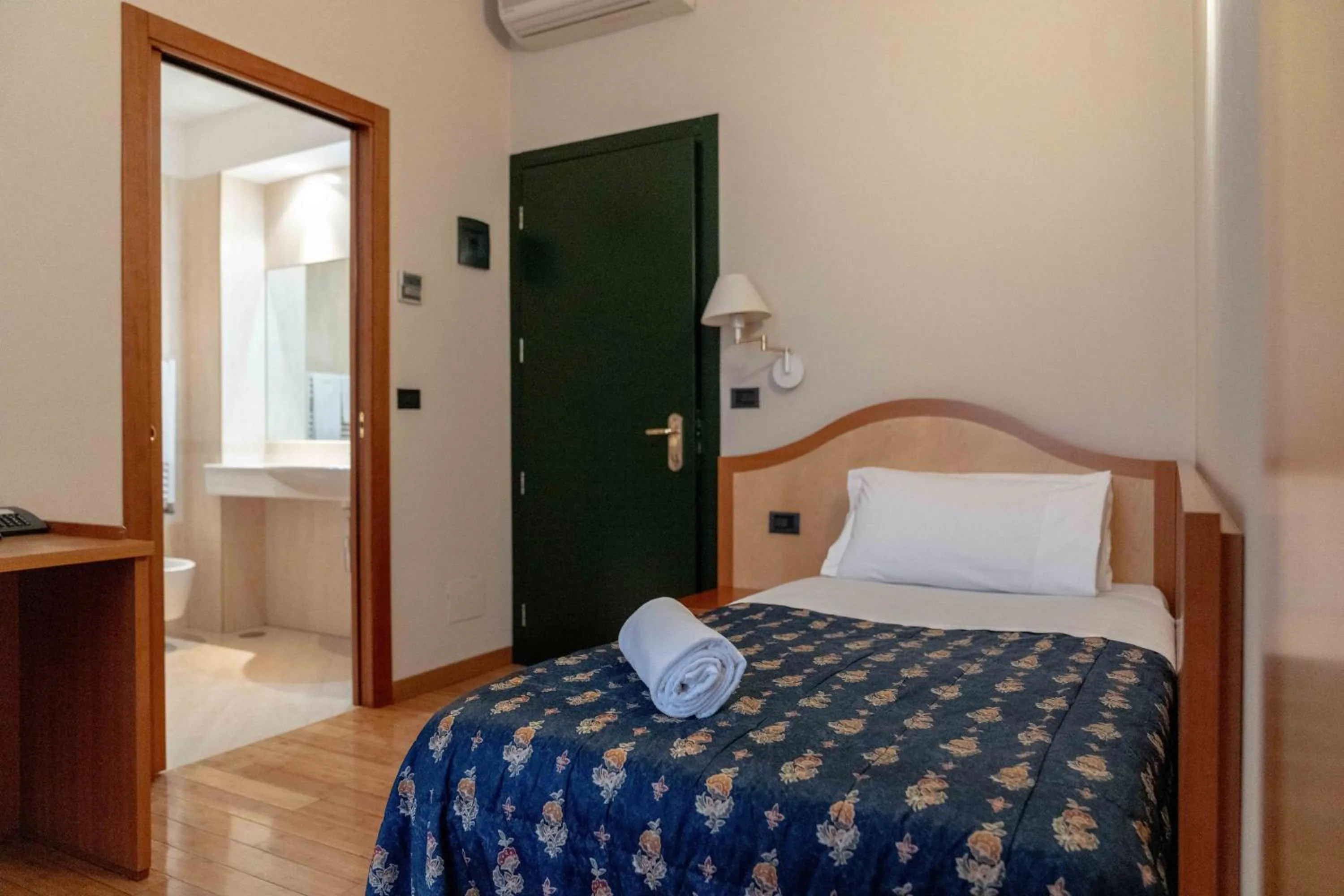 Bed in Hotel Bologna