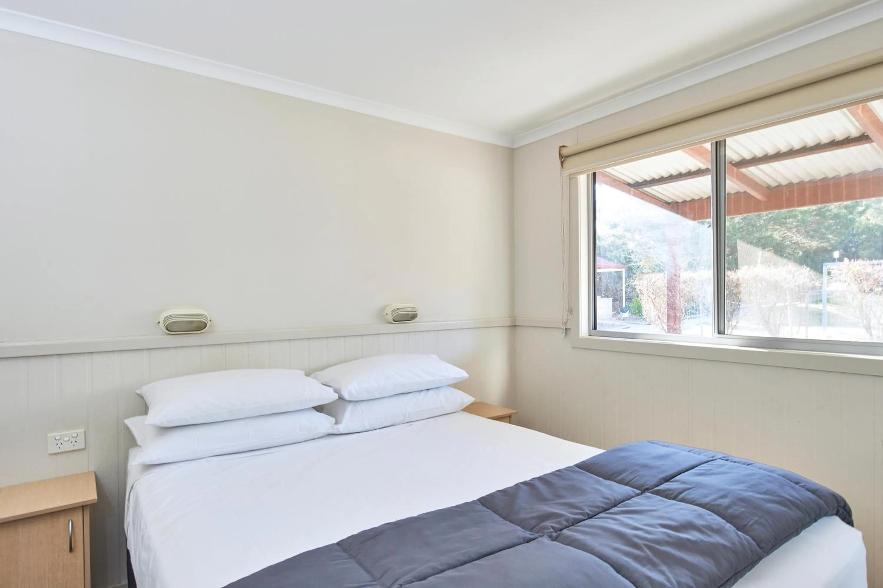 Bed in NRMA Bathurst Panorama Holiday Park