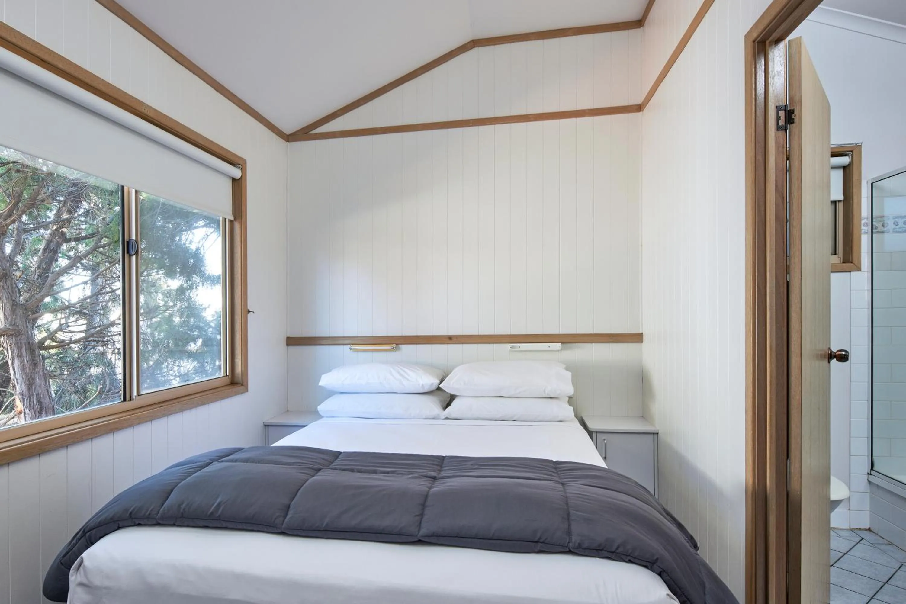 Bed in NRMA Bathurst Panorama Holiday Park