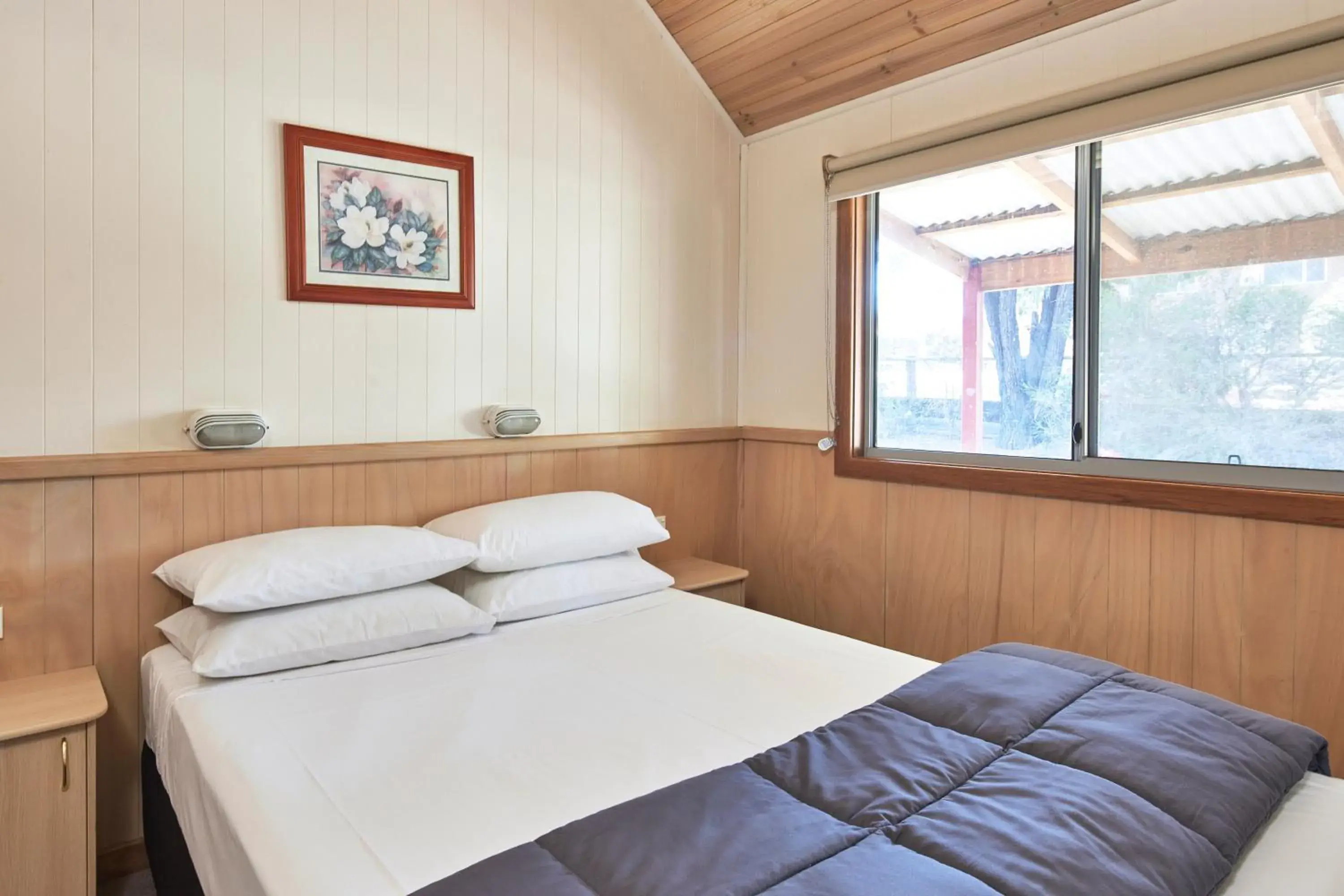 Miners 1 Bedroom Hut - single occupancy in NRMA Bathurst Panorama Holiday Park Miners 1 Bedroom Hut - single occupancy in NRMA Bathurst Panorama Holiday Park