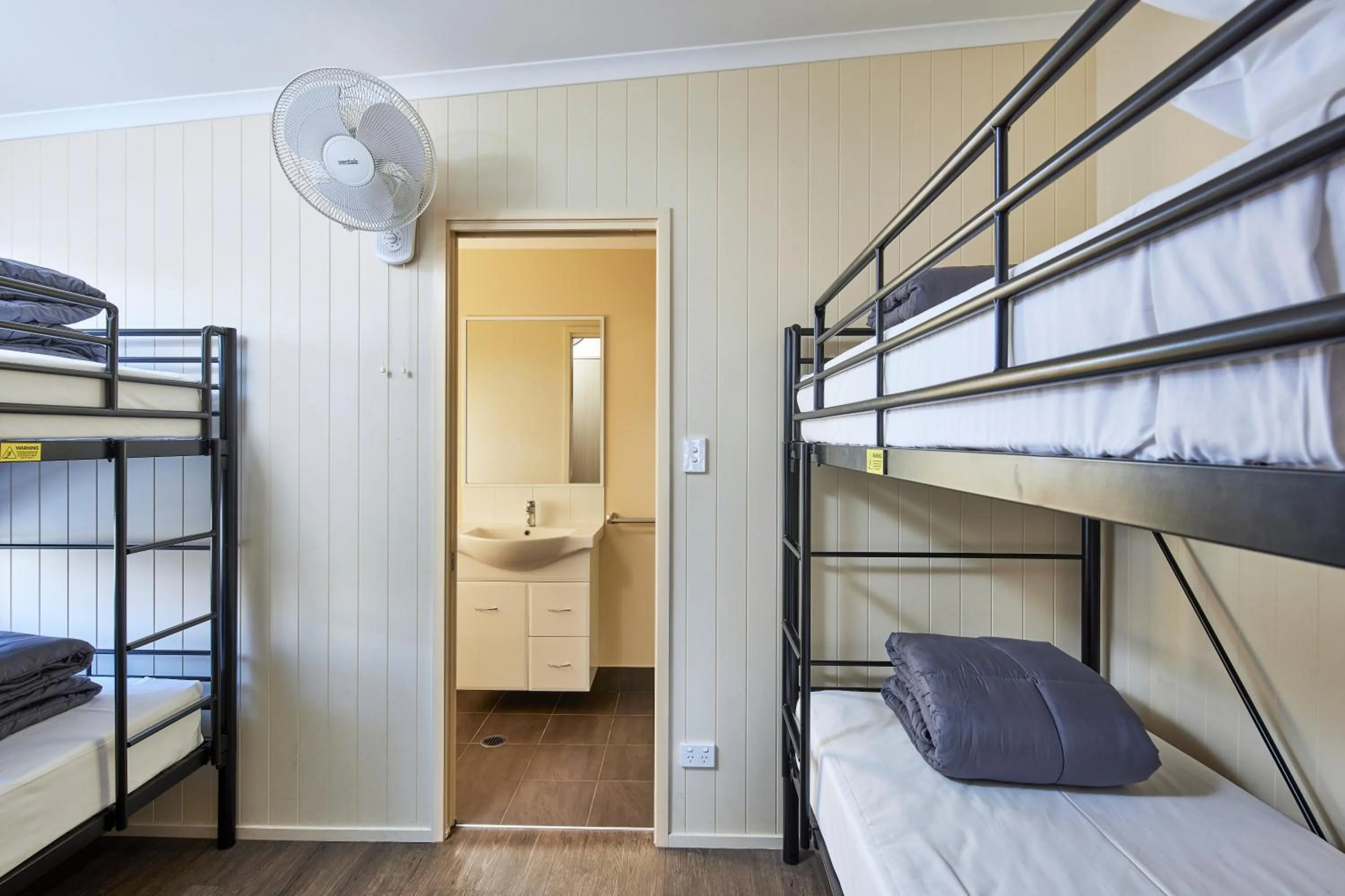 Bed in NRMA Bathurst Panorama Holiday Park