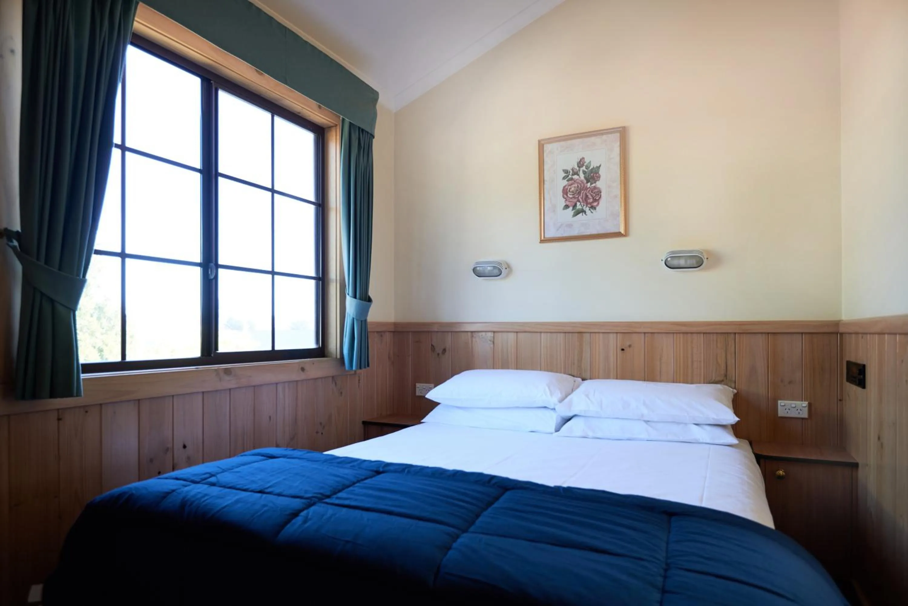 Bedroom, Bed in NRMA Bathurst Panorama Holiday Park