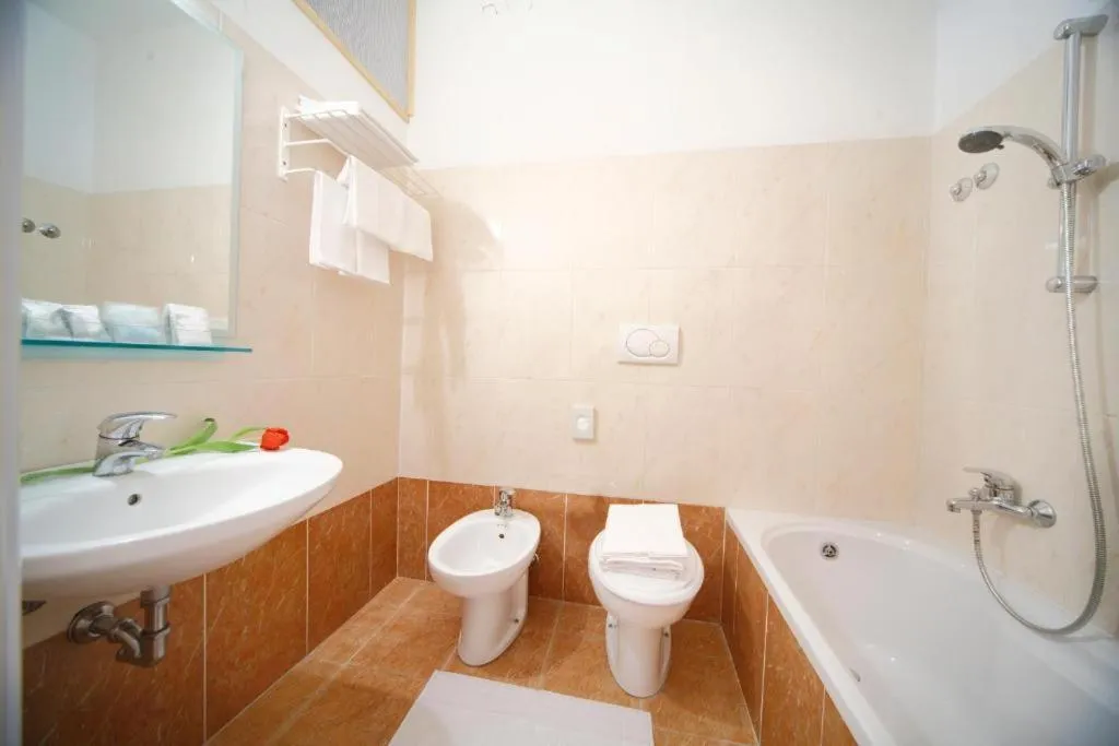 Shower in Hotel Sport