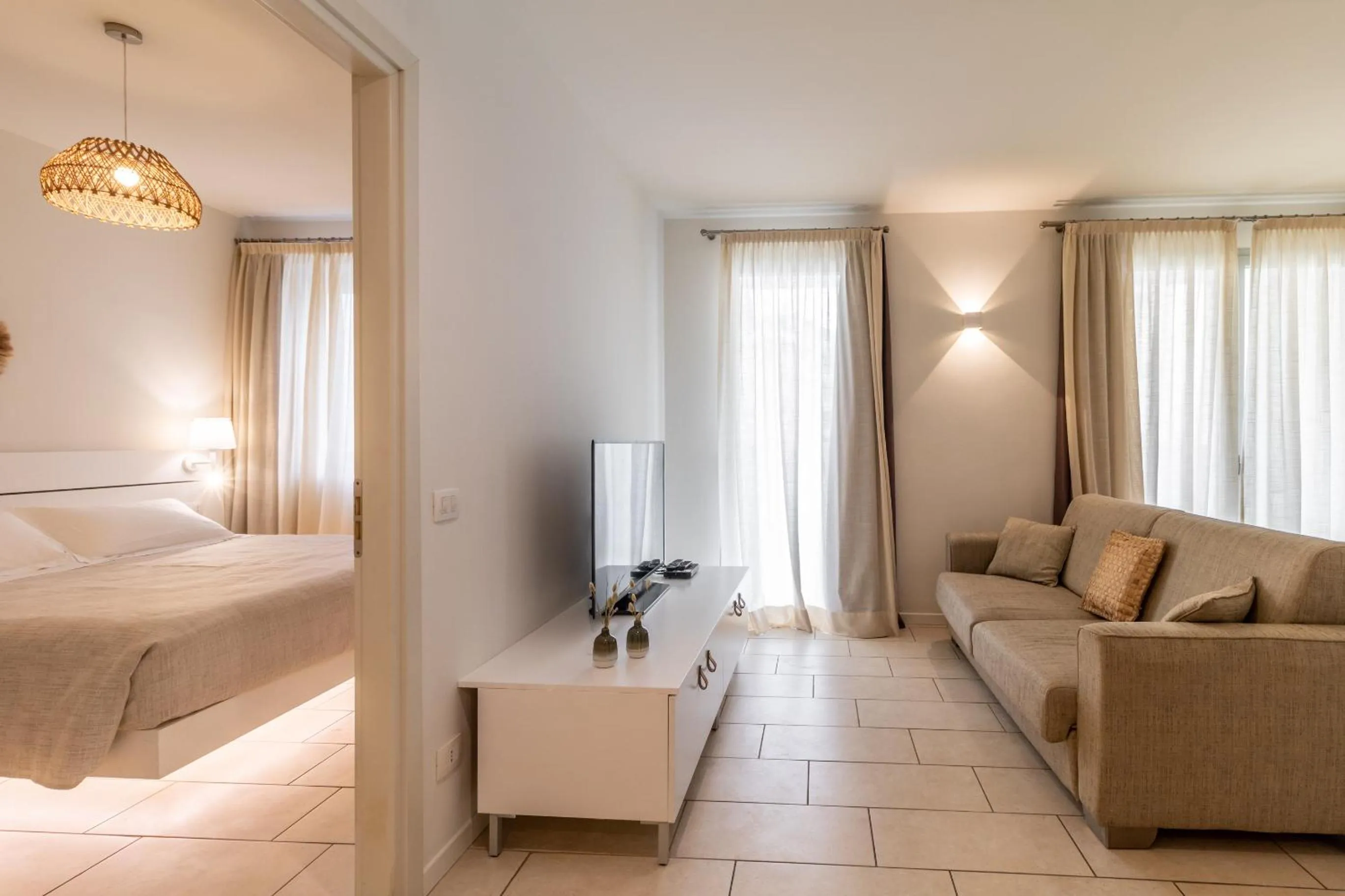 Living room, Bed in Vistamare Suite