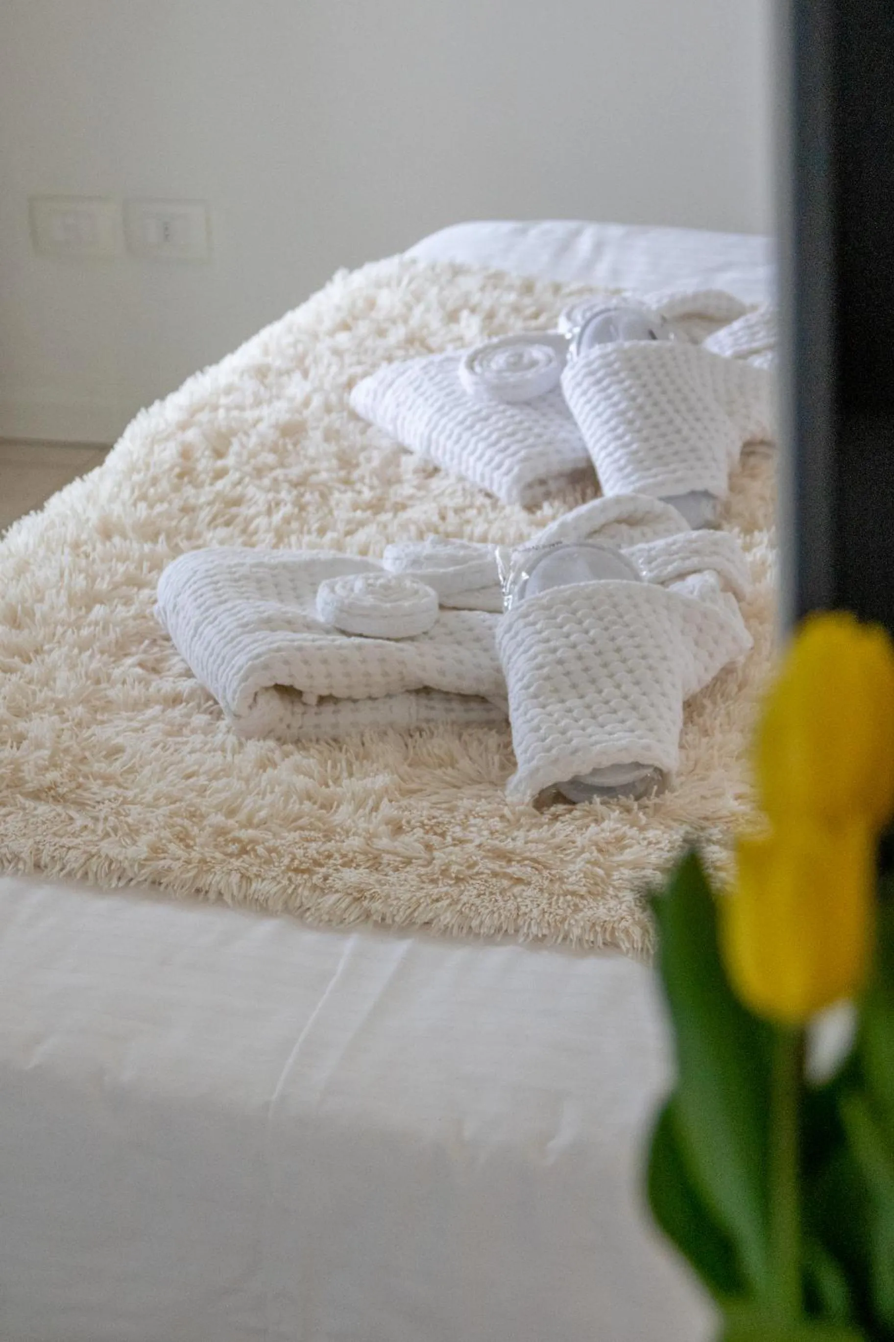 Decorative detail, Bed in Vistamare Suite