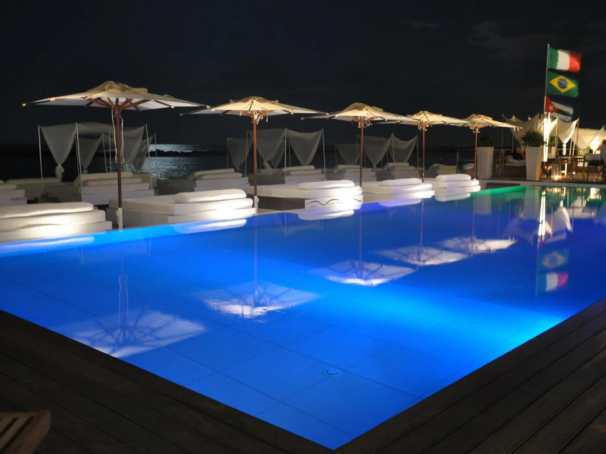 Night in Vistamare Suite