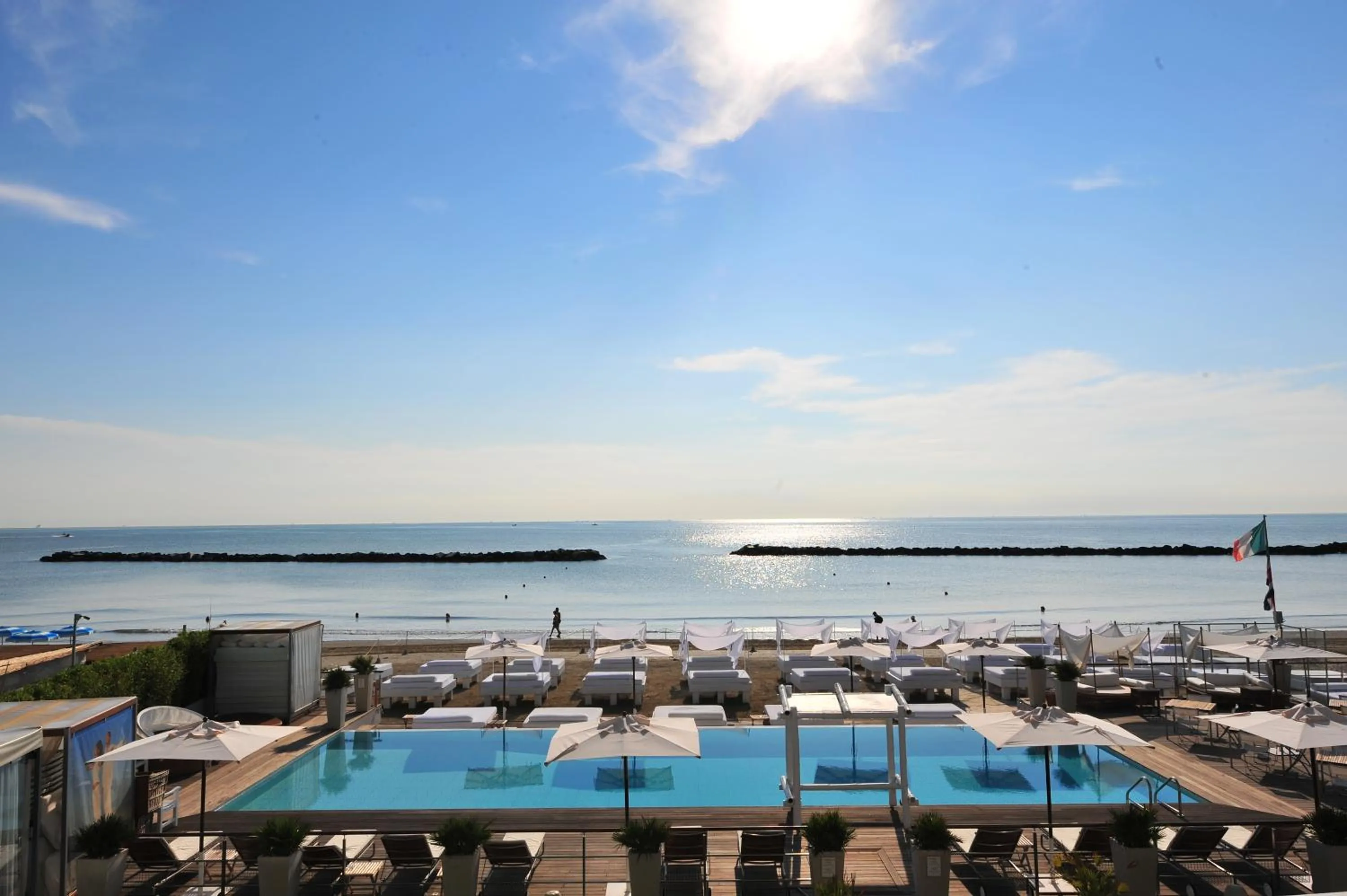 Beach in Vistamare Suite