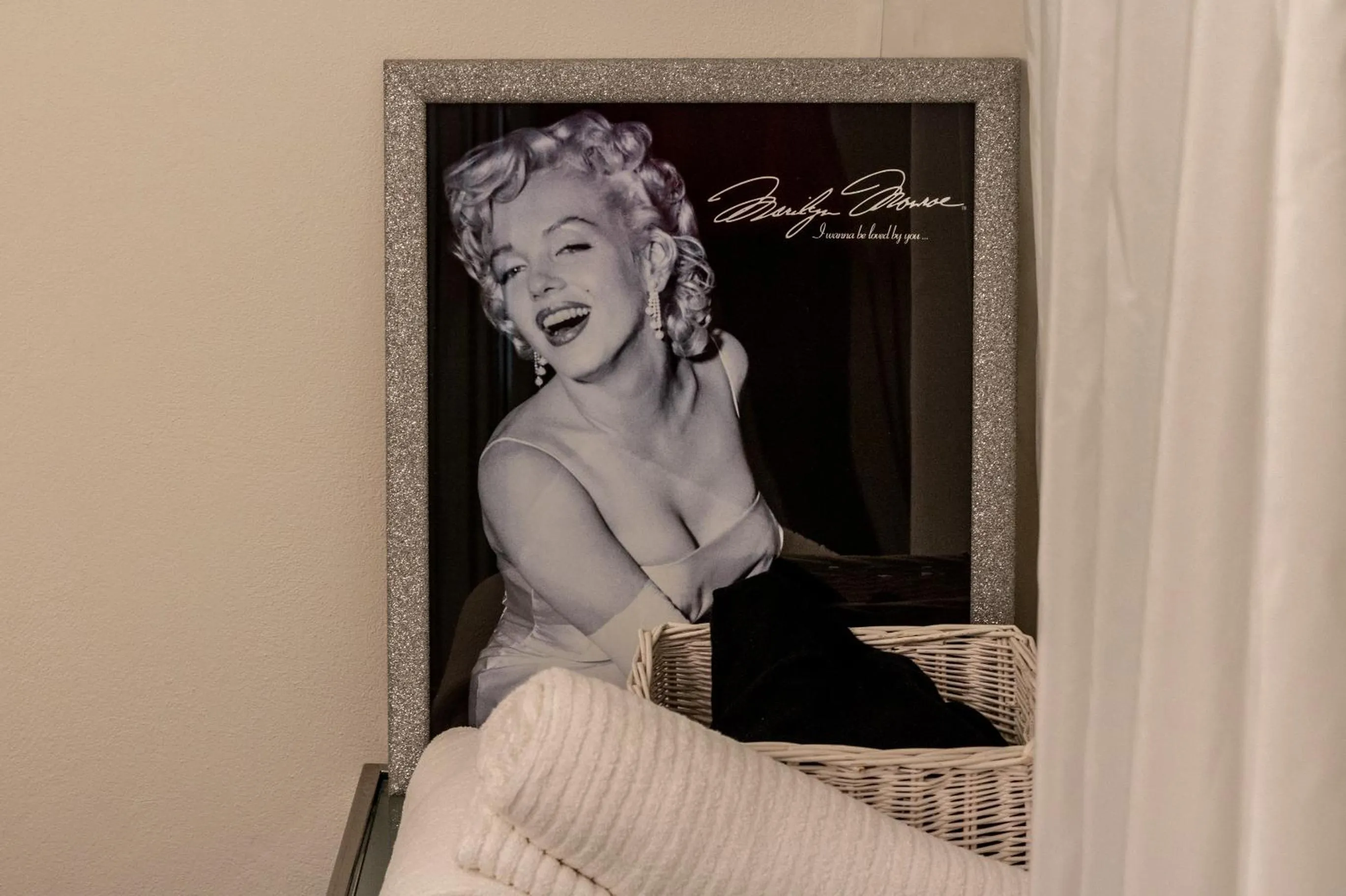 Bathroom, Bed in Vistamare Suite