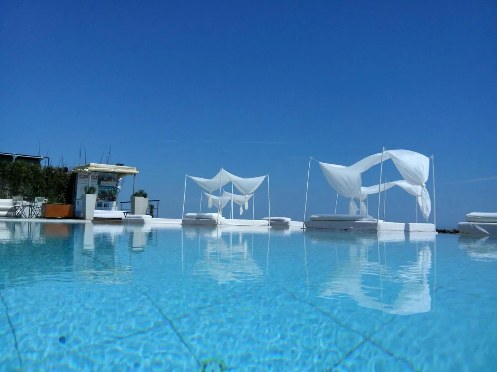 Beach in Vistamare Suite